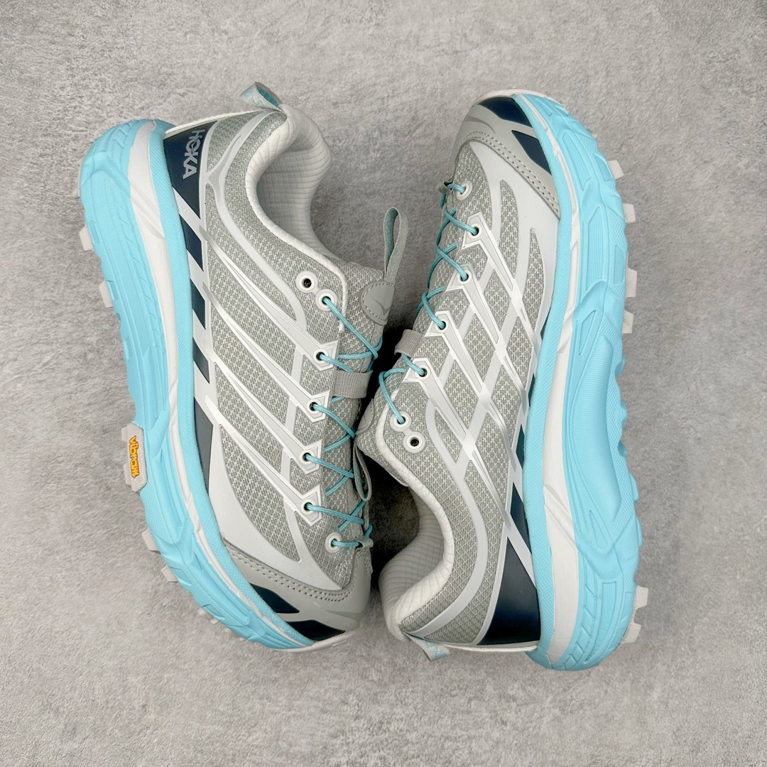 图片[3]-HOKA ONE ONE Mafate Speed 3 Low 玛法特3代系列低帮轻量户外越野休闲运动慢跑鞋 HOKA ONE ONE 最近推出了一个胶囊系列 Origin Story 这个系列里的 Mafate Speed 2 可以说让我日思夜想有一阵子了 最近终于拔草 让我来分享一下这双也是上脚赞到爆的越野跑鞋吧 以阿尔卑斯山脉作为主题将亮黄色与蓝色调覆盖在这经典轮廓之上 配色的呈现效果相当亮眼 以至于很多人买这个配色是用来日常搭配的 鞋面采用超轻的无缝架构 轻薄的TPU贴在透气的鞋面材料上 减轻重量同时也保证了支撑性 鞋底则采用滚动平衡技术 引导跑者回归自然步态 祖传的神奇EVA材质中底依旧是一如既往地表现优秀 能提供充足的缓震 作为HOKA家的越野跑鞋 VIBRAM 橡胶大底也是必不可少的 即便在复杂湿滑的地形 依旧能有良好的抓地力及稳定性 鞋带采用了弹性不易松脱的扁宽弹性鞋带 前掌与中掌部分也进行了加宽 也更加适合亚洲人的脚型 是一款十分全面且足够强悍的户外硬核越野鞋 而这双极其亮眼的越野跑鞋恰好又是在江山一百中参赛的UTMB冠军 Ludovic POMMERET 夺冠时穿着的战靴 这就让它变得更加有吸引力了 用来日常搭配的话短裤是基本不挑 长裤我个人推荐阔腿裤 工装裤以及各种长筒牛仔裤都可以 尺码：36 36.5 37.5 38 38.5 39 40 40.5 41 42 42.5 43 44 44.5 45-选品中心
