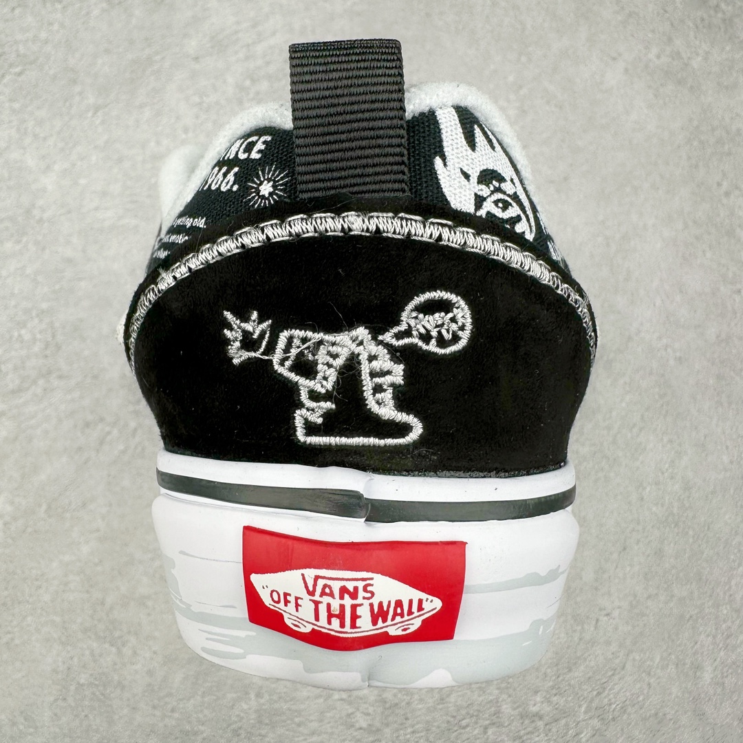 图片[8]-HIRONO x Vans Knu Skool 泡泡玛特小野联名 黑白涂鸦 此次VANS携手泡泡玛特爆款IP 太有看头了！ Vans超火的土豆鞋，复古经典，鞋头放大、包边上移加厚、鞋舌加厚。Vans Classics 经典支线土豆鞋 Knu Skool 是完美的平替版，是大众争相追捧的 “面包鞋” 尺码：35 36 36.5 37 38 38.5 39 40 40.5 41 42 42.5 43 44 45 工艺：硫化1：1（重量1：1、真标、原钢印、材质标、鞋型标、合格证）-选品中心