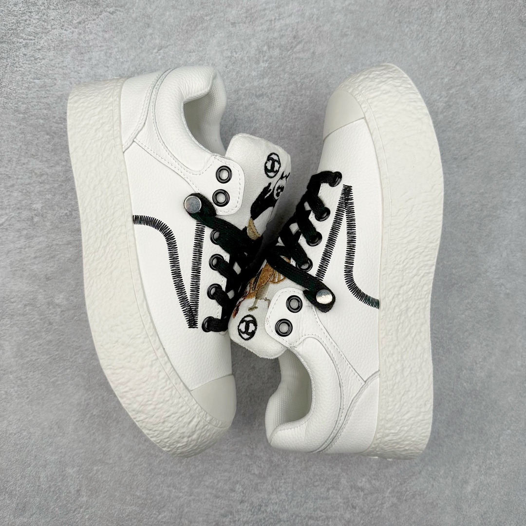 图片[3]-CHANEL 香奈儿功夫熊猫电秀款 2024秋冬新款小香风真皮轻便百搭休闲运动鞋 独家首发 小红书推荐 热搜新款 鞋面优质进口 时尚又大方 原版轻质助力大底 非常柔软轻便 脚感无敌 原鞋一致效果环保无味 尺码： 35-39-选品中心