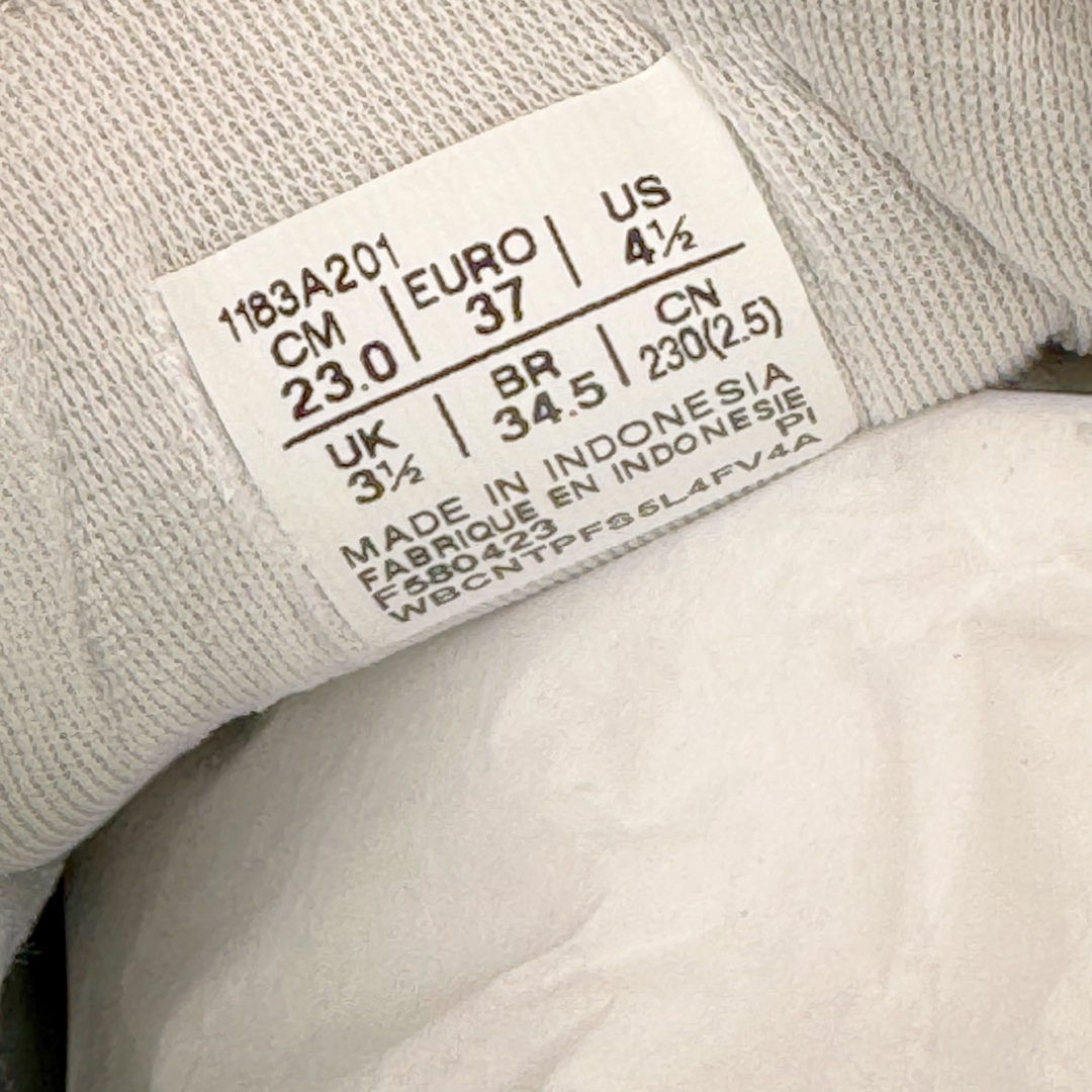 图片[11]-＃MOK Asics Onitsuka Tiger MEXICO 66 亚瑟士鬼冢虎复古经典板鞋 市场最强版本 每个配色均购入原鞋校对 真正原厂头层牛皮 如假包赔 纹路、色泽、皮心颜色 质感百分百还原 海外订单工厂出品 超成熟稳定的做工品控 原装全套纸板楦头开发 原汁原味 完美呈现版型 私模正确鞋底咬花纹路 一比一鞋头弧度高度鞋身弧度 绝不口嗨 细节品控鞋型随意秒杀市面 原档咬花纹路私模大底 一个单元有六个三角形 总体形拼接呈现花瓣状 官方四联吊牌 原装Ortholite轻量化鞋垫 原盒原配 质保卡 说明书 钢印防尘纸 纸板中底带钢印 乳胶组合鞋垫 支持全方位的对比专柜 产品从款式颜色造型上体现出追求舒适和细节的完美 鞋类更是推崇手工制作的严谨与完美 融舒适性与可穿性的设计风格 注重细节的完美和别致魅力 既保持稳重 又不失轻松的时尚感 尺码：36 37 37.5 38 39 39.5 40 40.5 41.5 42 42.5 43.5 44 45 46-选品中心