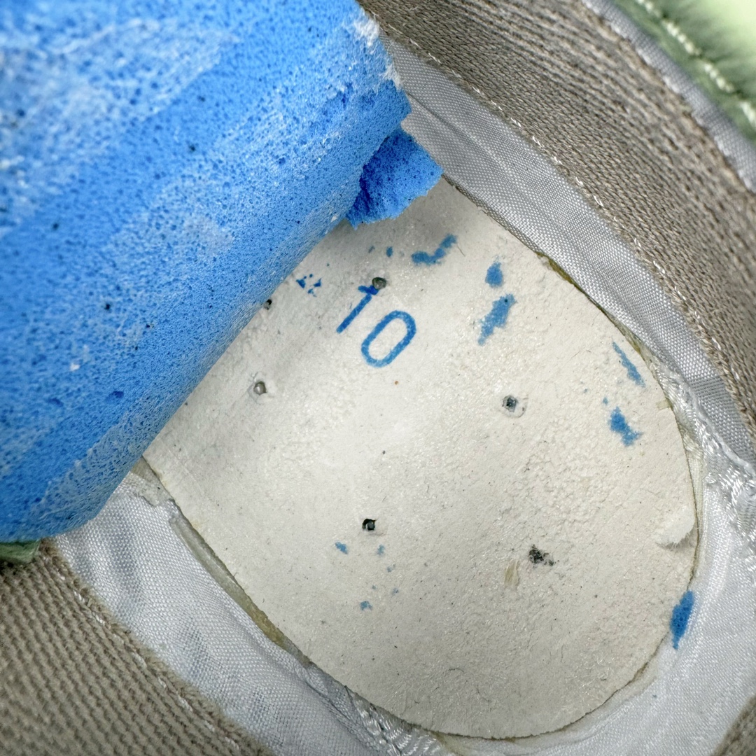 图片[10]-＃MOK Asics Onitsuka Tiger MEXICO 66 亚瑟士鬼冢虎复古经典板鞋 市场最强版本 每个配色均购入原鞋校对 真正原厂头层牛皮 如假包赔 纹路、色泽、皮心颜色 质感百分百还原 海外订单工厂出品 超成熟稳定的做工品控 原装全套纸板楦头开发 原汁原味 完美呈现版型 私模正确鞋底咬花纹路 一比一鞋头弧度高度鞋身弧度 绝不口嗨 细节品控鞋型随意秒杀市面 原档咬花纹路私模大底 一个单元有六个三角形 总体形拼接呈现花瓣状 官方四联吊牌 原装Ortholite轻量化鞋垫 原盒原配 质保卡 说明书 钢印防尘纸 纸板中底带钢印 乳胶组合鞋垫 支持全方位的对比专柜 产品从款式颜色造型上体现出追求舒适和细节的完美 鞋类更是推崇手工制作的严谨与完美 融舒适性与可穿性的设计风格 注重细节的完美和别致魅力 既保持稳重 又不失轻松的时尚感 尺码：36 37 37.5 38 39 39.5 40 40.5 41.5 42 42.5 43.5 44 45 46-选品中心