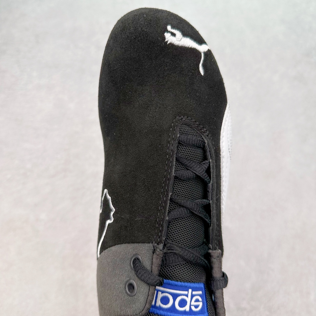 图片[4]-PUMA Speedca OG 彪马极速赛车系列低帮德训风拼接复古百搭休闲运动赛车鞋 鞋款从80、90年代赛车手所穿的防火赛车鞋为原型，鞋身线条模仿了赛车的流线廓形，体现了空气动力学原理的结构。简约流畅的外观，恰好又和贯穿其中的Formstrip Logo融合恰到好处，视觉上细节丰富且协调。本次Speedcat OG鞋款归来，最大看点自然式保留了窄版鞋型以及薄底构造。这两年各品牌鞋底越做越厚，Speedcat反其道而行之，上脚几乎无鞋底的效果带来耳目一新的视觉体验。鞋面依旧是以质感细腻的麂皮材质打造，并且大面积近乎全包裹的使用，复古味道也愈发浓烈。配色上更是将最原始的黑色和红色带回，向F1赛车队的标志性队服致敬。相信让各位一眼种草的更多是出挑的大红色，上脚即可瞬间点亮整体造型，在以球鞋为核心的OOTD中脱颖而出。而另一款黑色则是低调的万金油，彰显新潮个性的同时又不喧宾夺主，也是热爱简约系穿搭朋友的首选。 尺码：35.5 36 37 37.5 38 38.5 39 40 40.5 41 42 42.5 43 44 44.5 45-选品中心