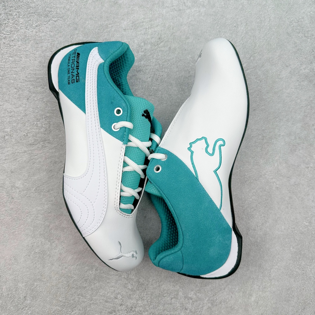 图片[3]-PUMA Speedca OG 彪马极速赛车系列低帮德训风拼接复古百搭休闲运动赛车鞋 鞋款从80、90年代赛车手所穿的防火赛车鞋为原型，鞋身线条模仿了赛车的流线廓形，体现了空气动力学原理的结构。简约流畅的外观，恰好又和贯穿其中的Formstrip Logo融合恰到好处，视觉上细节丰富且协调。本次Speedcat OG鞋款归来，最大看点自然式保留了窄版鞋型以及薄底构造。这两年各品牌鞋底越做越厚，Speedcat反其道而行之，上脚几乎无鞋底的效果带来耳目一新的视觉体验。鞋面依旧是以质感细腻的麂皮材质打造，并且大面积近乎全包裹的使用，复古味道也愈发浓烈。配色上更是将最原始的黑色和红色带回，向F1赛车队的标志性队服致敬。相信让各位一眼种草的更多是出挑的大红色，上脚即可瞬间点亮整体造型，在以球鞋为核心的OOTD中脱颖而出。而另一款黑色则是低调的万金油，彰显新潮个性的同时又不喧宾夺主，也是热爱简约系穿搭朋友的首选。 尺码：35.5 36 37 37.5 38 38.5 39 40 40.5 41 42 42.5 43 44 44.5 45-选品中心