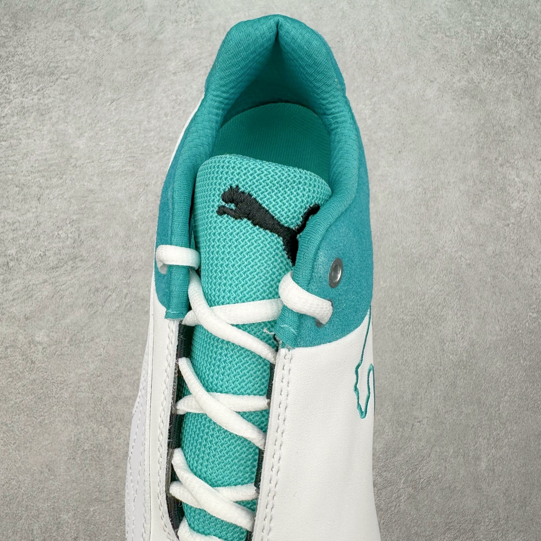 图片[5]-PUMA Speedca OG 彪马极速赛车系列低帮德训风拼接复古百搭休闲运动赛车鞋 鞋款从80、90年代赛车手所穿的防火赛车鞋为原型，鞋身线条模仿了赛车的流线廓形，体现了空气动力学原理的结构。简约流畅的外观，恰好又和贯穿其中的Formstrip Logo融合恰到好处，视觉上细节丰富且协调。本次Speedcat OG鞋款归来，最大看点自然式保留了窄版鞋型以及薄底构造。这两年各品牌鞋底越做越厚，Speedcat反其道而行之，上脚几乎无鞋底的效果带来耳目一新的视觉体验。鞋面依旧是以质感细腻的麂皮材质打造，并且大面积近乎全包裹的使用，复古味道也愈发浓烈。配色上更是将最原始的黑色和红色带回，向F1赛车队的标志性队服致敬。相信让各位一眼种草的更多是出挑的大红色，上脚即可瞬间点亮整体造型，在以球鞋为核心的OOTD中脱颖而出。而另一款黑色则是低调的万金油，彰显新潮个性的同时又不喧宾夺主，也是热爱简约系穿搭朋友的首选。 尺码：35.5 36 37 37.5 38 38.5 39 40 40.5 41 42 42.5 43 44 44.5 45-选品中心