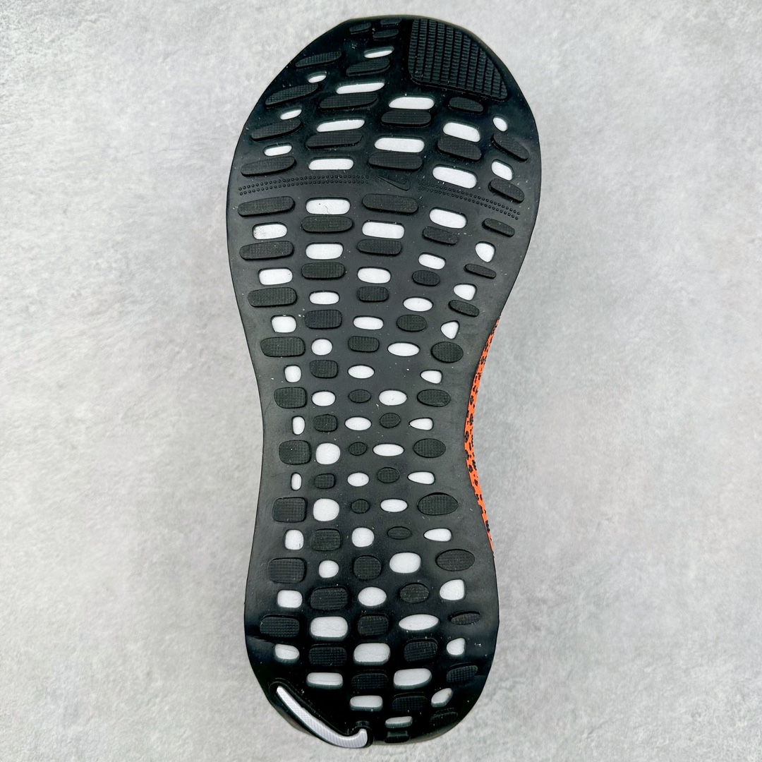 图片[9]-NK ZoomX Invincible Run Flyknit FK4 不可战胜4代系列轻量飞织低帮休闲运动慢跑鞋 FV2299-900 此鞋专为短跑运动员而生 是为 5 至 10 公里距离的赛事和训练打造 整体设计采用流线型的轻质工程网眼材质构成鞋面 并与其他 Running 旗舰鞋款同样搭载全脚掌 ZoomX 缓冲中底 搭配 Pebax 物料与橡胶外底 ZoomX StreakFly 首发配色以Prototype呈现 其灵感是来自开发期间的磨损测试 透过编号的标记与内侧的预期跑步距离突出研发过程 尺码：36 36.5 37.5 38 38.5 39 40 40.5 41 42 42.5 43 44 44.5 45-选品中心