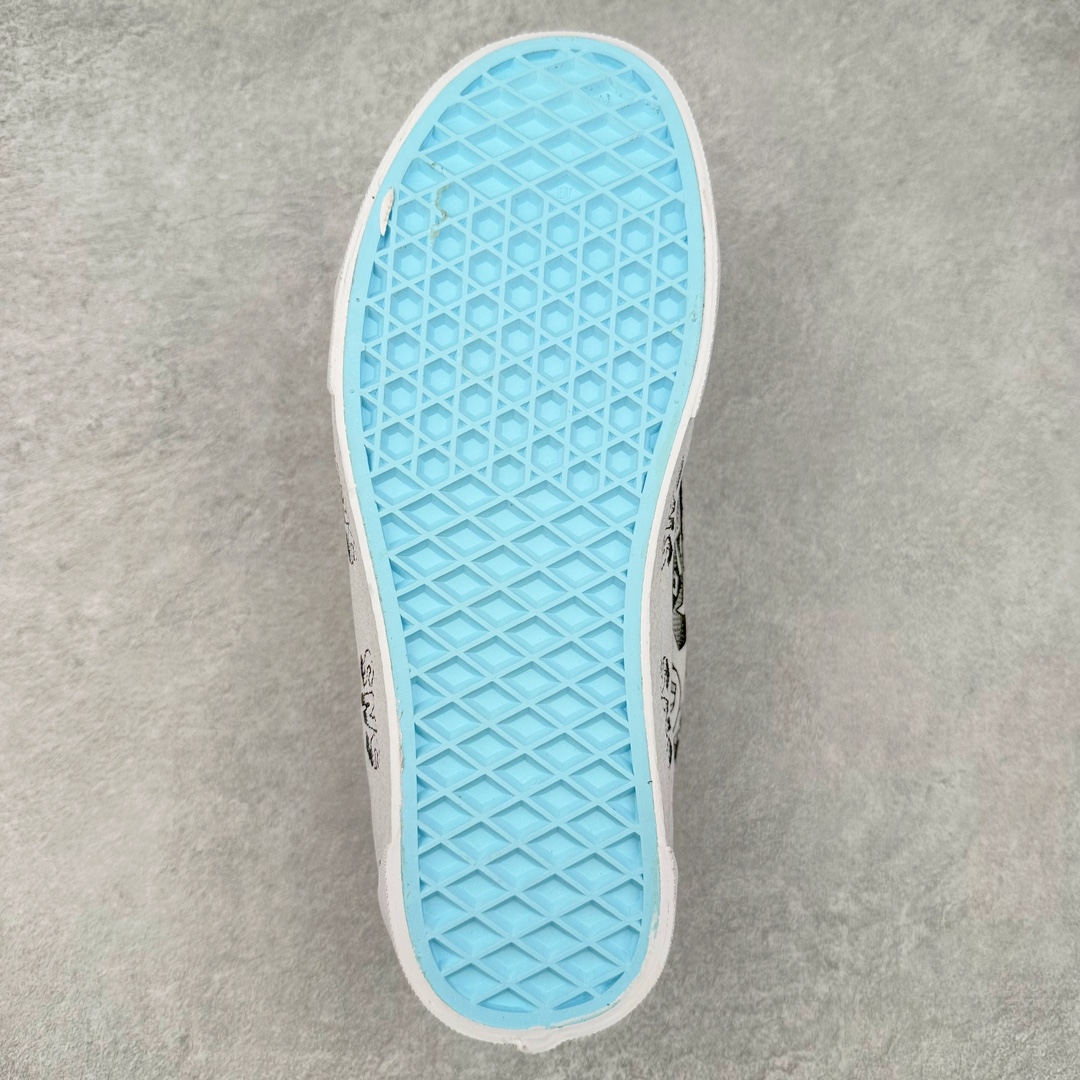 图片[9]-Vans Chukka Push SNS 联名 款防滑低帮休闲滑板鞋 以Venice 沙滩为主题 鞋面整体以米白为主色 搭配了黑色涂鸦图案 鞋垫部分也同样表示了其合作身份 外底则采用了比较清新的天蓝并且随鞋印刷SNS联名图案 尺码：35 36 36.5 37 38 38.5 39 40 40.5 41 42 42.5 43 44 45-选品中心