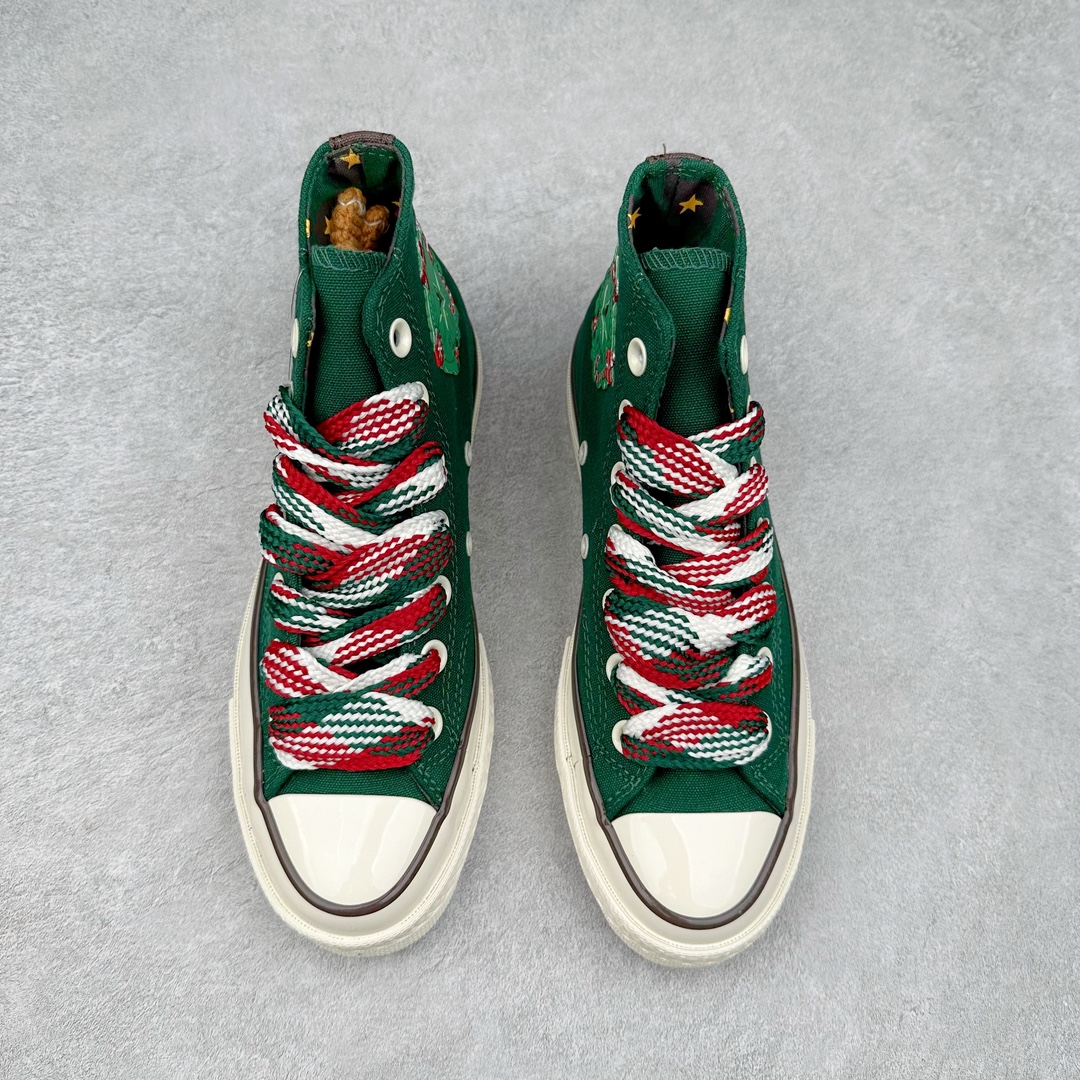图片[2]-Converse Chuck 70s 圣诞限定 贴片采用圣诞花环造型内部星星镂空 方便转换圣诞风格 可拆卸针织袜套 温暖亲肤 保障冬日出行可拆卸立体针织姜饼人挂饰 侧面饰以毛姜饼人贴片传递节日氛围 温馨提示：配件丢失扣20⚠️ 尺码：35-44（36.5 37.5 39.5 41.5 42.5）-选品中心