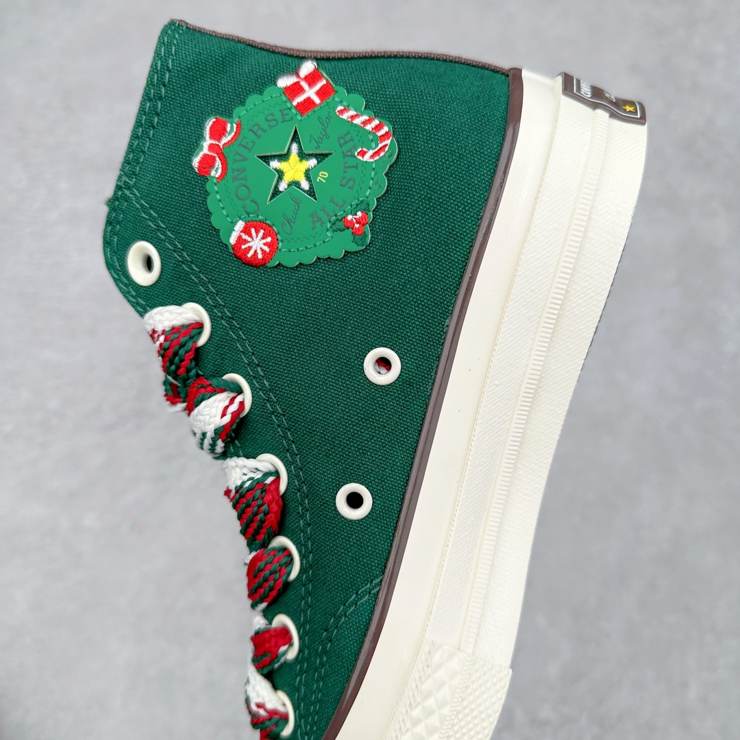 图片[7]-Converse Chuck 70s 圣诞限定 贴片采用圣诞花环造型内部星星镂空 方便转换圣诞风格 可拆卸针织袜套 温暖亲肤 保障冬日出行可拆卸立体针织姜饼人挂饰 侧面饰以毛姜饼人贴片传递节日氛围 温馨提示：配件丢失扣20⚠️ 尺码：35-44（36.5 37.5 39.5 41.5 42.5）-选品中心