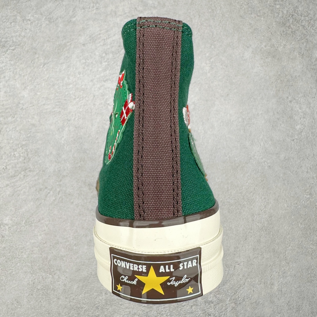 图片[8]-Converse Chuck 70s 圣诞限定 贴片采用圣诞花环造型内部星星镂空 方便转换圣诞风格 可拆卸针织袜套 温暖亲肤 保障冬日出行可拆卸立体针织姜饼人挂饰 侧面饰以毛姜饼人贴片传递节日氛围 温馨提示：配件丢失扣20⚠️ 尺码：35-44（36.5 37.5 39.5 41.5 42.5）-选品中心