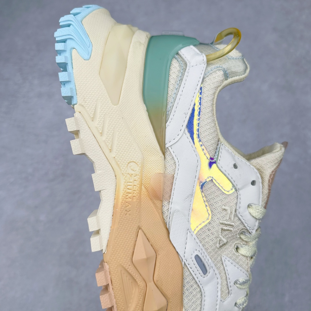 图片[6]-斐乐Fila Fusion Bianco 硬糖系列老爹风增高厚底复古中性休闲运动慢跑鞋 FILA FUSION正式推出全新BIANCO硬糖鞋，该鞋款灵感来自于阿尔卑斯山最高峰Moute Bianco的灵感，同时全掌搭载TECNO-PIUMAX轻能发泡科技，鞋面上穿插了层次丰富的设计，更增添酷炫感。大底采用山峦起伏的设计理念，整个夏天，带你感受来自阿尔卑斯雪山的凉爽。BIANCO硬糖鞋是FILA FUSION为女性打造的全新专属鞋款，BIANCO在意大利语中意为白色，BIANCO鞋底上的棱形结构意为雪山上晶莹剔透的水晶，又好像一颗颗甜美的硬糖，代表着外表绚丽、内心坚定，拥有自己主张的女性主义。让每个穿上的女生都能做最亮的高冷百变女王，可甜可飒，夏日炎炎，有硬糖更甜！尺码：35.5 36 36.5 37.5 38 38.5 39 40-选品中心