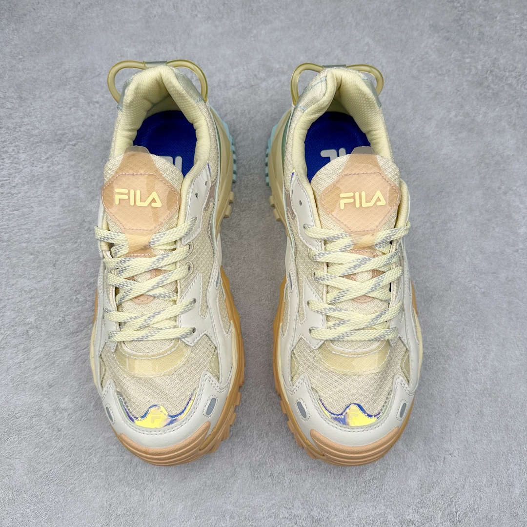 图片[2]-斐乐Fila Fusion Bianco 硬糖系列老爹风增高厚底复古中性休闲运动慢跑鞋 FILA FUSION正式推出全新BIANCO硬糖鞋，该鞋款灵感来自于阿尔卑斯山最高峰Moute Bianco的灵感，同时全掌搭载TECNO-PIUMAX轻能发泡科技，鞋面上穿插了层次丰富的设计，更增添酷炫感。大底采用山峦起伏的设计理念，整个夏天，带你感受来自阿尔卑斯雪山的凉爽。BIANCO硬糖鞋是FILA FUSION为女性打造的全新专属鞋款，BIANCO在意大利语中意为白色，BIANCO鞋底上的棱形结构意为雪山上晶莹剔透的水晶，又好像一颗颗甜美的硬糖，代表着外表绚丽、内心坚定，拥有自己主张的女性主义。让每个穿上的女生都能做最亮的高冷百变女王，可甜可飒，夏日炎炎，有硬糖更甜！尺码：35.5 36 36.5 37.5 38 38.5 39 40-选品中心