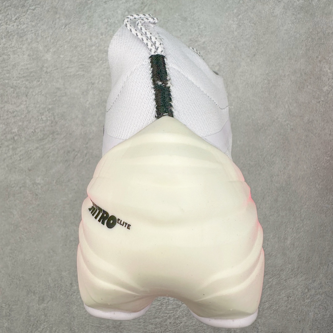 图片[8]-PUMA Fast-R Nitro Elite 彪马系带织物减震防滑耐磨碳板低帮跑步鞋 1、随着竞速跑鞋市场竞争愈发激烈，多数品牌都已经告别了材料和科技堆砌的阶段，进入到在已有科技基础上的精细研磨阶段，如何将新的材料和技术用更合理的工艺为跑鞋带来卓越性能和轻弹脚感成为主要趋势，经过一年的沉淀迭代，PUMA 最新一代比赛日竞速鞋 FAST-R 2 NITRO™ ELITE 正式发布。 2、昨日的蒸蒸日上迎新跑中，沙宇超和陈为芬二人上脚的正是这款鞋，这也是 Fast-R 2 在国内的首次亮相。 3、日本最负盛名的国民接力赛事箱根驿传 100 周年的比赛激战正酣，PUMA 为此也特意推出了 1000 双限量版配色 Fast-R 2 NITRO™ Elite Ekiden Rush。 4、跑野开箱的正是其中一双，箱根无弱旅，在今天的箱根驿传比赛中，参赛队伍立教大学（Rikkyo Univeristy）正是由 PUMA 赞助，这双箱根款鞋身外侧有明显的箱根 100 周年标志，鞋身内侧的接力襷带，则是与赛场上奔跑的立教大学队员们参赛服装的主题色紫色一致，这一设计也扣住了箱根驿传的精华，那就是年轻人最纯粹的极速奔跑以及在一根襷带上的母校荣耀。 5、整体外观方面，前后跟分离式的标志性设计得到延续，中间则是通过 PWRPLATE 碳板相互连接，但这一代碳板延伸面积扩展至脚趾外侧区域，增加了触地面积和区间，为跑动带来更好过渡并在离地时提供更强推动力。 6、厚度方面，Fast-R 2 鞋底厚度顶到了符合正式比赛规定的最大厚度（40 mm）限值，由此得到了缓震与回弹性能最大限度的提升。 7、中底方面，采用 PUMA 最顶级的 NITRO™ ELITE 氮气缓震科技，保证缓冲的基础上追求极致轻量化，与前代产品相比，Fast-R 2 能量存储增加 22%，能量回馈增加46%。 8、两个数值的大幅提升带来的脚感会截然不同，Fast-R 2 有着更轻盈且更经济的跑动反馈，用一个直观数据量化：对一位 230 的马拉松选手来说，这双鞋能节省 1 分 23 秒的完赛时间。 9、鞋面方面，采用新一代 ULTRAWEAVE 鞋面，比上一代鞋面材料轻 20%，内侧仍旧搭载 PWRTAPE 加强筋，确保跑动过程中的轻盈贴合与稳固支撑。 10、大底方面，PUMAGRIP 外底可以应对不同路面，水泥路、柏油路、湿滑地面都有出色的止滑和抓地性能。 11、穿上这双 Fast-R 2，在比赛日也能跑出美洲狮一样迅捷的步伐。 尺码：36 36.5 37.5 38 38.5 39 40 40.5 41 42 42.5 43 44 44.5 45-选品中心