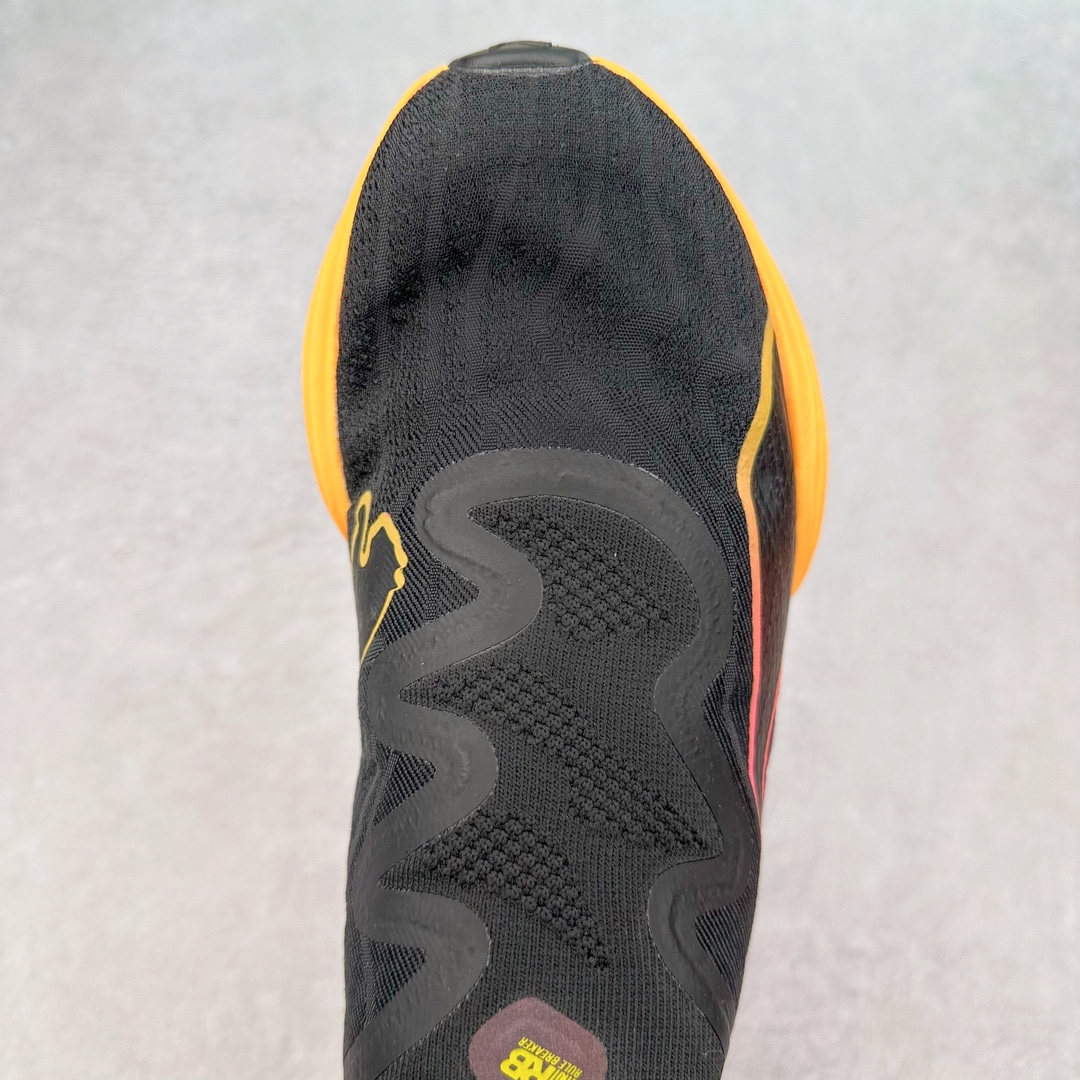 图片[4]-PUMA Fast-R Nitro Elite 彪马系带织物减震防滑耐磨碳板低帮跑步鞋 1、随着竞速跑鞋市场竞争愈发激烈，多数品牌都已经告别了材料和科技堆砌的阶段，进入到在已有科技基础上的精细研磨阶段，如何将新的材料和技术用更合理的工艺为跑鞋带来卓越性能和轻弹脚感成为主要趋势，经过一年的沉淀迭代，PUMA 最新一代比赛日竞速鞋 FAST-R 2 NITRO™ ELITE 正式发布。 2、昨日的蒸蒸日上迎新跑中，沙宇超和陈为芬二人上脚的正是这款鞋，这也是 Fast-R 2 在国内的首次亮相。 3、日本最负盛名的国民接力赛事箱根驿传 100 周年的比赛激战正酣，PUMA 为此也特意推出了 1000 双限量版配色 Fast-R 2 NITRO™ Elite Ekiden Rush。 4、跑野开箱的正是其中一双，箱根无弱旅，在今天的箱根驿传比赛中，参赛队伍立教大学（Rikkyo Univeristy）正是由 PUMA 赞助，这双箱根款鞋身外侧有明显的箱根 100 周年标志，鞋身内侧的接力襷带，则是与赛场上奔跑的立教大学队员们参赛服装的主题色紫色一致，这一设计也扣住了箱根驿传的精华，那就是年轻人最纯粹的极速奔跑以及在一根襷带上的母校荣耀。 5、整体外观方面，前后跟分离式的标志性设计得到延续，中间则是通过 PWRPLATE 碳板相互连接，但这一代碳板延伸面积扩展至脚趾外侧区域，增加了触地面积和区间，为跑动带来更好过渡并在离地时提供更强推动力。 6、厚度方面，Fast-R 2 鞋底厚度顶到了符合正式比赛规定的最大厚度（40 mm）限值，由此得到了缓震与回弹性能最大限度的提升。 7、中底方面，采用 PUMA 最顶级的 NITRO™ ELITE 氮气缓震科技，保证缓冲的基础上追求极致轻量化，与前代产品相比，Fast-R 2 能量存储增加 22%，能量回馈增加46%。 8、两个数值的大幅提升带来的脚感会截然不同，Fast-R 2 有着更轻盈且更经济的跑动反馈，用一个直观数据量化：对一位 230 的马拉松选手来说，这双鞋能节省 1 分 23 秒的完赛时间。 9、鞋面方面，采用新一代 ULTRAWEAVE 鞋面，比上一代鞋面材料轻 20%，内侧仍旧搭载 PWRTAPE 加强筋，确保跑动过程中的轻盈贴合与稳固支撑。 10、大底方面，PUMAGRIP 外底可以应对不同路面，水泥路、柏油路、湿滑地面都有出色的止滑和抓地性能。 11、穿上这双 Fast-R 2，在比赛日也能跑出美洲狮一样迅捷的步伐。 尺码：36 36.5 37.5 38 38.5 39 40 40.5 41 42 42.5 43 44 44.5 45-选品中心