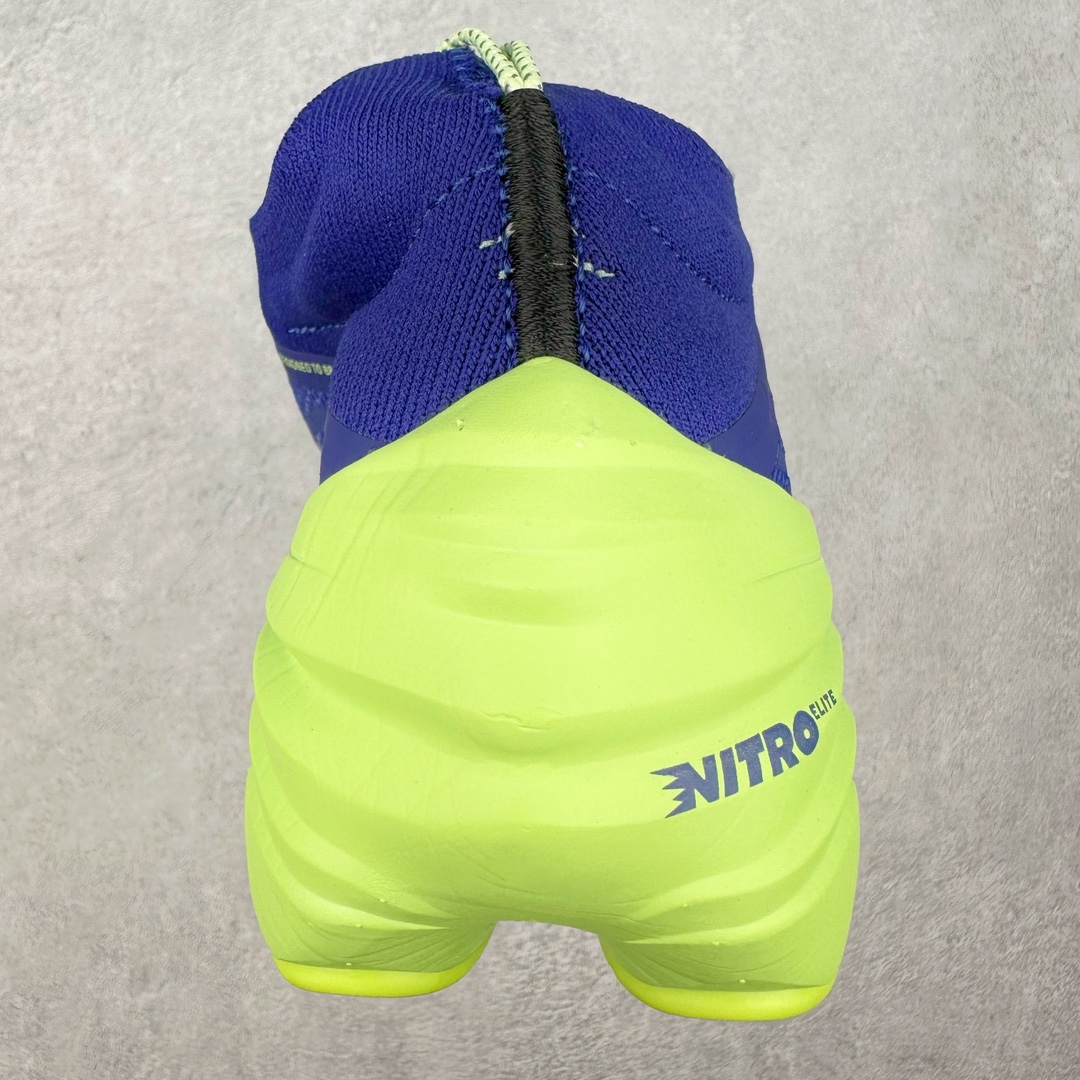 图片[8]-PUMA Fast-R Nitro Elite 彪马系带织物减震防滑耐磨碳板低帮跑步鞋 1、随着竞速跑鞋市场竞争愈发激烈，多数品牌都已经告别了材料和科技堆砌的阶段，进入到在已有科技基础上的精细研磨阶段，如何将新的材料和技术用更合理的工艺为跑鞋带来卓越性能和轻弹脚感成为主要趋势，经过一年的沉淀迭代，PUMA 最新一代比赛日竞速鞋 FAST-R 2 NITRO™ ELITE 正式发布。 2、昨日的蒸蒸日上迎新跑中，沙宇超和陈为芬二人上脚的正是这款鞋，这也是 Fast-R 2 在国内的首次亮相。 3、日本最负盛名的国民接力赛事箱根驿传 100 周年的比赛激战正酣，PUMA 为此也特意推出了 1000 双限量版配色 Fast-R 2 NITRO™ Elite Ekiden Rush。 4、跑野开箱的正是其中一双，箱根无弱旅，在今天的箱根驿传比赛中，参赛队伍立教大学（Rikkyo Univeristy）正是由 PUMA 赞助，这双箱根款鞋身外侧有明显的箱根 100 周年标志，鞋身内侧的接力襷带，则是与赛场上奔跑的立教大学队员们参赛服装的主题色紫色一致，这一设计也扣住了箱根驿传的精华，那就是年轻人最纯粹的极速奔跑以及在一根襷带上的母校荣耀。 5、整体外观方面，前后跟分离式的标志性设计得到延续，中间则是通过 PWRPLATE 碳板相互连接，但这一代碳板延伸面积扩展至脚趾外侧区域，增加了触地面积和区间，为跑动带来更好过渡并在离地时提供更强推动力。 6、厚度方面，Fast-R 2 鞋底厚度顶到了符合正式比赛规定的最大厚度（40 mm）限值，由此得到了缓震与回弹性能最大限度的提升。 7、中底方面，采用 PUMA 最顶级的 NITRO™ ELITE 氮气缓震科技，保证缓冲的基础上追求极致轻量化，与前代产品相比，Fast-R 2 能量存储增加 22%，能量回馈增加46%。 8、两个数值的大幅提升带来的脚感会截然不同，Fast-R 2 有着更轻盈且更经济的跑动反馈，用一个直观数据量化：对一位 230 的马拉松选手来说，这双鞋能节省 1 分 23 秒的完赛时间。 9、鞋面方面，采用新一代 ULTRAWEAVE 鞋面，比上一代鞋面材料轻 20%，内侧仍旧搭载 PWRTAPE 加强筋，确保跑动过程中的轻盈贴合与稳固支撑。 10、大底方面，PUMAGRIP 外底可以应对不同路面，水泥路、柏油路、湿滑地面都有出色的止滑和抓地性能。 11、穿上这双 Fast-R 2，在比赛日也能跑出美洲狮一样迅捷的步伐。 尺码：36 36.5 37.5 38 38.5 39 40 40.5 41 42 42.5 43 44 44.5 45-选品中心