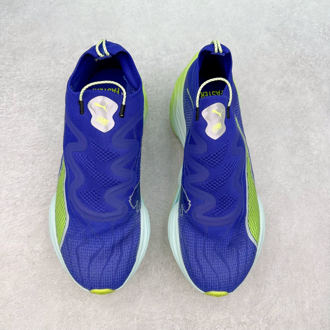 图片[2]-PUMA Fast-R Nitro Elite 彪马系带织物减震防滑耐磨碳板低帮跑步鞋 1、随着竞速跑鞋市场竞争愈发激烈，多数品牌都已经告别了材料和科技堆砌的阶段，进入到在已有科技基础上的精细研磨阶段，如何将新的材料和技术用更合理的工艺为跑鞋带来卓越性能和轻弹脚感成为主要趋势，经过一年的沉淀迭代，PUMA 最新一代比赛日竞速鞋 FAST-R 2 NITRO™ ELITE 正式发布。 2、昨日的蒸蒸日上迎新跑中，沙宇超和陈为芬二人上脚的正是这款鞋，这也是 Fast-R 2 在国内的首次亮相。 3、日本最负盛名的国民接力赛事箱根驿传 100 周年的比赛激战正酣，PUMA 为此也特意推出了 1000 双限量版配色 Fast-R 2 NITRO™ Elite Ekiden Rush。 4、跑野开箱的正是其中一双，箱根无弱旅，在今天的箱根驿传比赛中，参赛队伍立教大学（Rikkyo Univeristy）正是由 PUMA 赞助，这双箱根款鞋身外侧有明显的箱根 100 周年标志，鞋身内侧的接力襷带，则是与赛场上奔跑的立教大学队员们参赛服装的主题色紫色一致，这一设计也扣住了箱根驿传的精华，那就是年轻人最纯粹的极速奔跑以及在一根襷带上的母校荣耀。 5、整体外观方面，前后跟分离式的标志性设计得到延续，中间则是通过 PWRPLATE 碳板相互连接，但这一代碳板延伸面积扩展至脚趾外侧区域，增加了触地面积和区间，为跑动带来更好过渡并在离地时提供更强推动力。 6、厚度方面，Fast-R 2 鞋底厚度顶到了符合正式比赛规定的最大厚度（40 mm）限值，由此得到了缓震与回弹性能最大限度的提升。 7、中底方面，采用 PUMA 最顶级的 NITRO™ ELITE 氮气缓震科技，保证缓冲的基础上追求极致轻量化，与前代产品相比，Fast-R 2 能量存储增加 22%，能量回馈增加46%。 8、两个数值的大幅提升带来的脚感会截然不同，Fast-R 2 有着更轻盈且更经济的跑动反馈，用一个直观数据量化：对一位 230 的马拉松选手来说，这双鞋能节省 1 分 23 秒的完赛时间。 9、鞋面方面，采用新一代 ULTRAWEAVE 鞋面，比上一代鞋面材料轻 20%，内侧仍旧搭载 PWRTAPE 加强筋，确保跑动过程中的轻盈贴合与稳固支撑。 10、大底方面，PUMAGRIP 外底可以应对不同路面，水泥路、柏油路、湿滑地面都有出色的止滑和抓地性能。 11、穿上这双 Fast-R 2，在比赛日也能跑出美洲狮一样迅捷的步伐。 尺码：36 36.5 37.5 38 38.5 39 40 40.5 41 42 42.5 43 44 44.5 45-选品中心