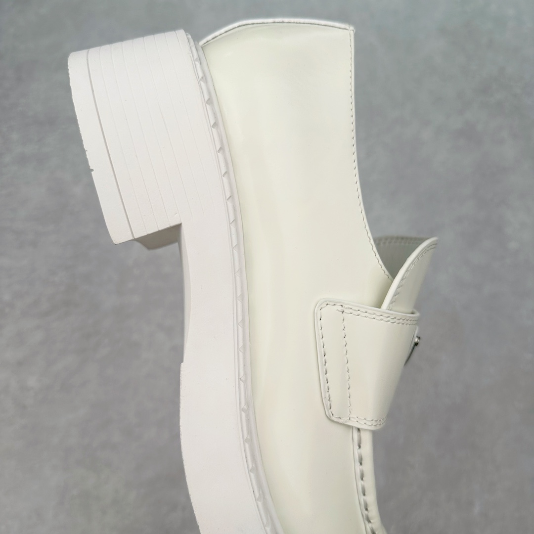 图片[6]-PRADAN 2023年春夏最好的穿的乐福鞋 没有之一鞋型秀气大方 三角标加持 高级感拉满 无论日常通勤还是小场合都能穿出气场意大利著名的奢侈品品牌 普拉达这款牛皮面演绎prada式的黑暗优雅风情 鞋头很是秀气 鞋楦的复古与时尚平衡的非常好 没有平时别的款式的呆板整体是休闲时尚风 风格简约大方 舒适轻便 小牛皮鞋面超级软触感亲肤而光滑 很显质感也很好打理 设计摆脱路人感 打破沉闷单调 真的超级清秀百搭 而且这款增高效果一绝 特别有英伦风但又不是太过于复古的也很符合都市年轻人的审美 尺码：35 36 37 38 39 40-选品中心