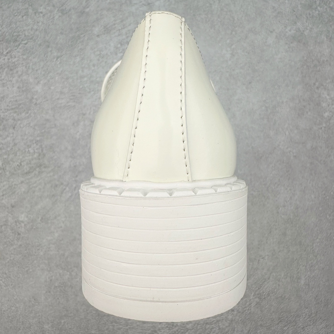 图片[8]-PRADAN 2023年春夏最好的穿的乐福鞋 没有之一鞋型秀气大方 三角标加持 高级感拉满 无论日常通勤还是小场合都能穿出气场意大利著名的奢侈品品牌 普拉达这款牛皮面演绎prada式的黑暗优雅风情 鞋头很是秀气 鞋楦的复古与时尚平衡的非常好 没有平时别的款式的呆板整体是休闲时尚风 风格简约大方 舒适轻便 小牛皮鞋面超级软触感亲肤而光滑 很显质感也很好打理 设计摆脱路人感 打破沉闷单调 真的超级清秀百搭 而且这款增高效果一绝 特别有英伦风但又不是太过于复古的也很符合都市年轻人的审美 尺码：35 36 37 38 39 40-选品中心