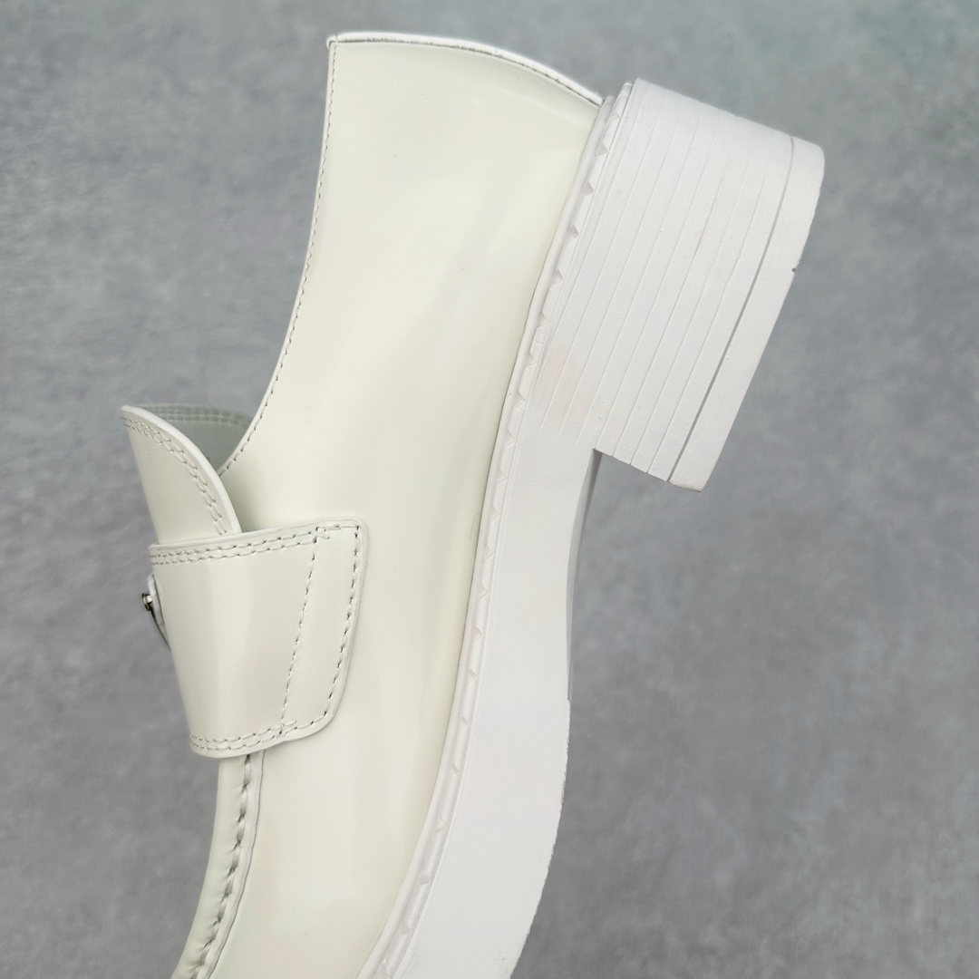 图片[7]-PRADAN 2023年春夏最好的穿的乐福鞋 没有之一鞋型秀气大方 三角标加持 高级感拉满 无论日常通勤还是小场合都能穿出气场意大利著名的奢侈品品牌 普拉达这款牛皮面演绎prada式的黑暗优雅风情 鞋头很是秀气 鞋楦的复古与时尚平衡的非常好 没有平时别的款式的呆板整体是休闲时尚风 风格简约大方 舒适轻便 小牛皮鞋面超级软触感亲肤而光滑 很显质感也很好打理 设计摆脱路人感 打破沉闷单调 真的超级清秀百搭 而且这款增高效果一绝 特别有英伦风但又不是太过于复古的也很符合都市年轻人的审美 尺码：35 36 37 38 39 40-选品中心