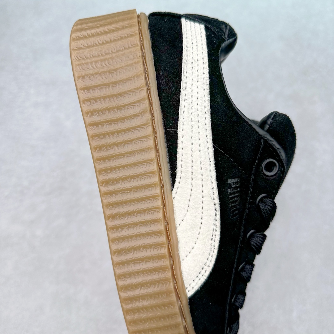 图片[6]-FENTY x PUMA 经典回归 彪马生胶低帮休闲板鞋 蕾哈娜（Rihanna）与PUMA 这波合作，推出了全新的FENTY × PUMA Creeper Phatty鞋款这双鞋子除了继承了Puma最经典的Creeper鞋款的外观，蕾哈娜还以赋予了它增大尺寸的立体廓形属性，搭配经典麂皮鞋面和填充与压花元素加持的Puma跑道Logo，鞋子的质感相当可以。细节上鞋舌处印有FENTY品牌字样，鞋带头配以金色装饰，鞋底沿用Creeper鞋型标志性的超厚橡胶外底，真的上脚即是经典在配色方面，除了经典黑白配色、还有亮眼醒目的蓝绿配色和独具个性的紫红配色提供选择。无论是多巴胺搭配还是日常经典通勤黑白灰，都能完美适配！尺码：35 35.5 36 37 37.5 38 38.5 39 40 40.5 41 42 42.5 43 44 44.5 45-选品中心