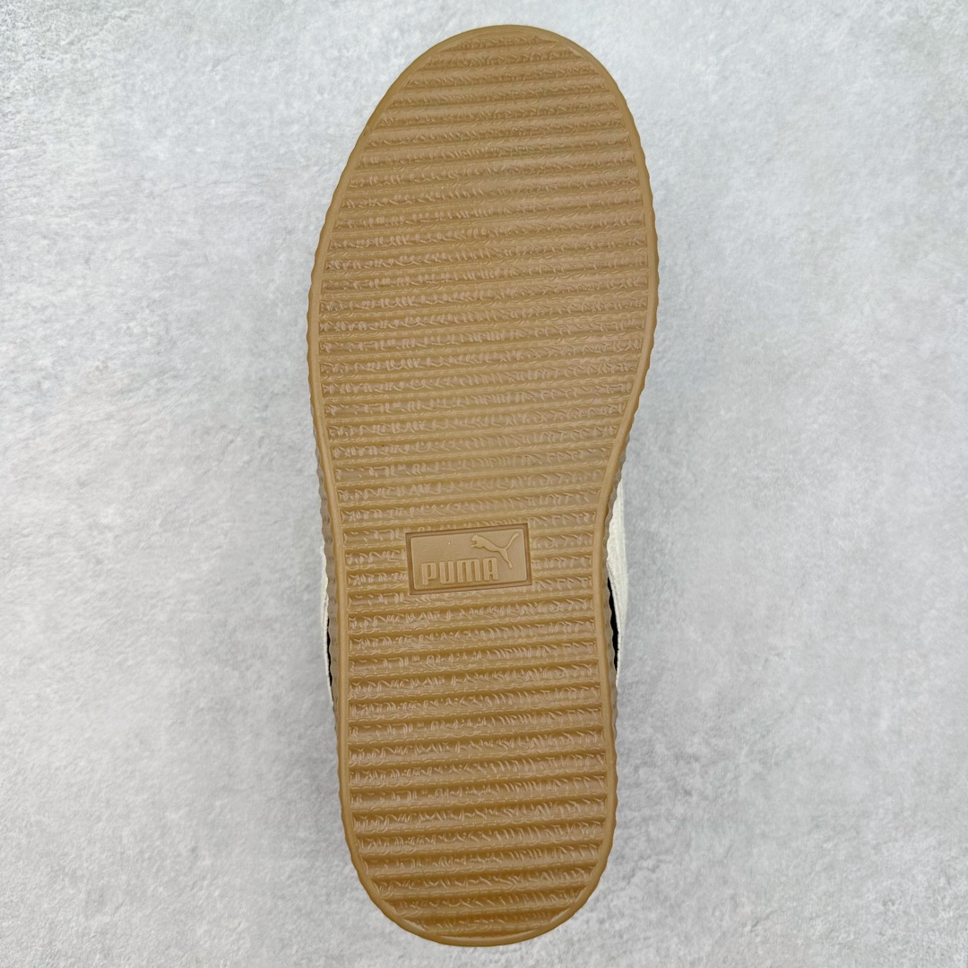 图片[9]-FENTY x PUMA 经典回归 彪马生胶低帮休闲板鞋 蕾哈娜（Rihanna）与PUMA 这波合作，推出了全新的FENTY × PUMA Creeper Phatty鞋款这双鞋子除了继承了Puma最经典的Creeper鞋款的外观，蕾哈娜还以赋予了它增大尺寸的立体廓形属性，搭配经典麂皮鞋面和填充与压花元素加持的Puma跑道Logo，鞋子的质感相当可以。细节上鞋舌处印有FENTY品牌字样，鞋带头配以金色装饰，鞋底沿用Creeper鞋型标志性的超厚橡胶外底，真的上脚即是经典在配色方面，除了经典黑白配色、还有亮眼醒目的蓝绿配色和独具个性的紫红配色提供选择。无论是多巴胺搭配还是日常经典通勤黑白灰，都能完美适配！尺码：35 35.5 36 37 37.5 38 38.5 39 40 40.5 41 42 42.5 43 44 44.5 45-选品中心