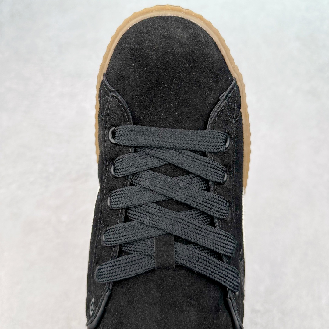 图片[4]-FENTY x PUMA 经典回归 彪马生胶低帮休闲板鞋 蕾哈娜（Rihanna）与PUMA 这波合作，推出了全新的FENTY × PUMA Creeper Phatty鞋款这双鞋子除了继承了Puma最经典的Creeper鞋款的外观，蕾哈娜还以赋予了它增大尺寸的立体廓形属性，搭配经典麂皮鞋面和填充与压花元素加持的Puma跑道Logo，鞋子的质感相当可以。细节上鞋舌处印有FENTY品牌字样，鞋带头配以金色装饰，鞋底沿用Creeper鞋型标志性的超厚橡胶外底，真的上脚即是经典在配色方面，除了经典黑白配色、还有亮眼醒目的蓝绿配色和独具个性的紫红配色提供选择。无论是多巴胺搭配还是日常经典通勤黑白灰，都能完美适配！尺码：35 35.5 36 37 37.5 38 38.5 39 40 40.5 41 42 42.5 43 44 44.5 45-选品中心