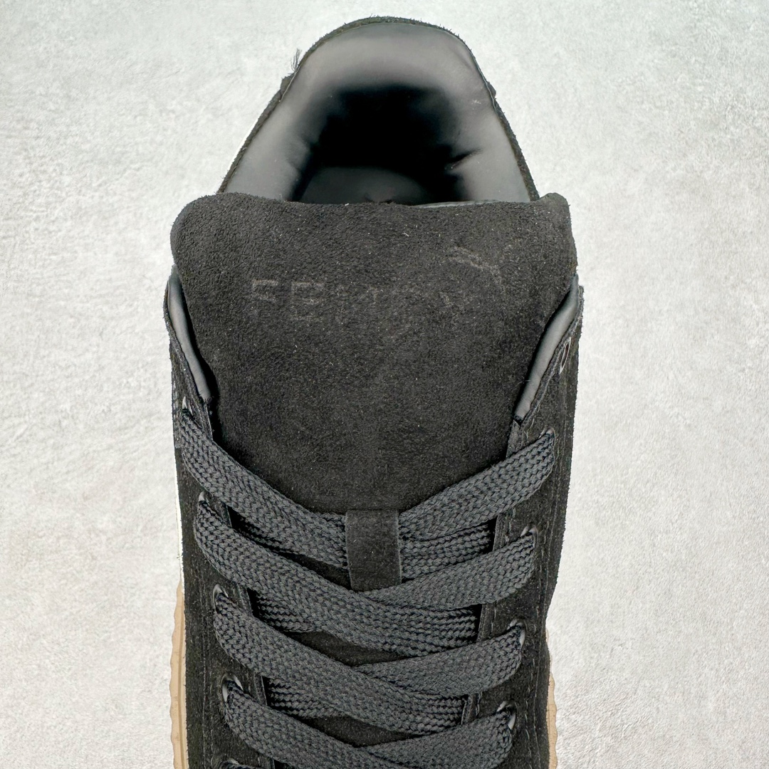 图片[5]-FENTY x PUMA 经典回归 彪马生胶低帮休闲板鞋 蕾哈娜（Rihanna）与PUMA 这波合作，推出了全新的FENTY × PUMA Creeper Phatty鞋款这双鞋子除了继承了Puma最经典的Creeper鞋款的外观，蕾哈娜还以赋予了它增大尺寸的立体廓形属性，搭配经典麂皮鞋面和填充与压花元素加持的Puma跑道Logo，鞋子的质感相当可以。细节上鞋舌处印有FENTY品牌字样，鞋带头配以金色装饰，鞋底沿用Creeper鞋型标志性的超厚橡胶外底，真的上脚即是经典在配色方面，除了经典黑白配色、还有亮眼醒目的蓝绿配色和独具个性的紫红配色提供选择。无论是多巴胺搭配还是日常经典通勤黑白灰，都能完美适配！尺码：35 35.5 36 37 37.5 38 38.5 39 40 40.5 41 42 42.5 43 44 44.5 45-选品中心