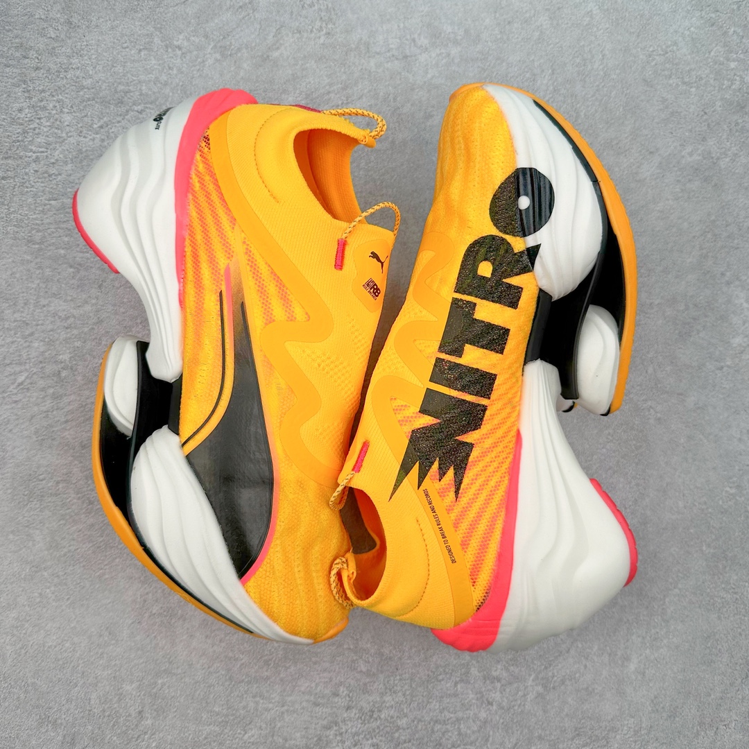 图片[3]-PUMA Fast-R Nitro Elite 彪马系带织物减震防滑耐磨碳板低帮跑步鞋 1、随着竞速跑鞋市场竞争愈发激烈，多数品牌都已经告别了材料和科技堆砌的阶段，进入到在已有科技基础上的精细研磨阶段，如何将新的材料和技术用更合理的工艺为跑鞋带来卓越性能和轻弹脚感成为主要趋势，经过一年的沉淀迭代，PUMA 最新一代比赛日竞速鞋 FAST-R 2 NITRO™ ELITE 正式发布。 2、昨日的蒸蒸日上迎新跑中，沙宇超和陈为芬二人上脚的正是这款鞋，这也是 Fast-R 2 在国内的首次亮相。 3、日本最负盛名的国民接力赛事箱根驿传 100 周年的比赛激战正酣，PUMA 为此也特意推出了 1000 双限量版配色 Fast-R 2 NITRO™ Elite Ekiden Rush。 4、跑野开箱的正是其中一双，箱根无弱旅，在今天的箱根驿传比赛中，参赛队伍立教大学（Rikkyo Univeristy）正是由 PUMA 赞助，这双箱根款鞋身外侧有明显的箱根 100 周年标志，鞋身内侧的接力襷带，则是与赛场上奔跑的立教大学队员们参赛服装的主题色紫色一致，这一设计也扣住了箱根驿传的精华，那就是年轻人最纯粹的极速奔跑以及在一根襷带上的母校荣耀。 5、整体外观方面，前后跟分离式的标志性设计得到延续，中间则是通过 PWRPLATE 碳板相互连接，但这一代碳板延伸面积扩展至脚趾外侧区域，增加了触地面积和区间，为跑动带来更好过渡并在离地时提供更强推动力。 6、厚度方面，Fast-R 2 鞋底厚度顶到了符合正式比赛规定的最大厚度（40 mm）限值，由此得到了缓震与回弹性能最大限度的提升。 7、中底方面，采用 PUMA 最顶级的 NITRO™ ELITE 氮气缓震科技，保证缓冲的基础上追求极致轻量化，与前代产品相比，Fast-R 2 能量存储增加 22%，能量回馈增加46%。 8、两个数值的大幅提升带来的脚感会截然不同，Fast-R 2 有着更轻盈且更经济的跑动反馈，用一个直观数据量化：对一位 230 的马拉松选手来说，这双鞋能节省 1 分 23 秒的完赛时间。 9、鞋面方面，采用新一代 ULTRAWEAVE 鞋面，比上一代鞋面材料轻 20%，内侧仍旧搭载 PWRTAPE 加强筋，确保跑动过程中的轻盈贴合与稳固支撑。 10、大底方面，PUMAGRIP 外底可以应对不同路面，水泥路、柏油路、湿滑地面都有出色的止滑和抓地性能。 11、穿上这双 Fast-R 2，在比赛日也能跑出美洲狮一样迅捷的步伐。 尺码：36 36.5 37.5 38 38.5 39 40 40.5 41 42 42.5 43 44 44.5 45-选品中心