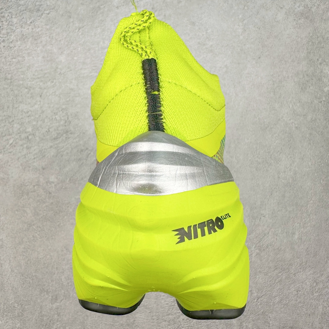 图片[8]-PUMA Fast-R Nitro Elite 彪马系带织物减震防滑耐磨碳板低帮跑步鞋 1、随着竞速跑鞋市场竞争愈发激烈，多数品牌都已经告别了材料和科技堆砌的阶段，进入到在已有科技基础上的精细研磨阶段，如何将新的材料和技术用更合理的工艺为跑鞋带来卓越性能和轻弹脚感成为主要趋势，经过一年的沉淀迭代，PUMA 最新一代比赛日竞速鞋 FAST-R 2 NITRO™ ELITE 正式发布。 2、昨日的蒸蒸日上迎新跑中，沙宇超和陈为芬二人上脚的正是这款鞋，这也是 Fast-R 2 在国内的首次亮相。 3、日本最负盛名的国民接力赛事箱根驿传 100 周年的比赛激战正酣，PUMA 为此也特意推出了 1000 双限量版配色 Fast-R 2 NITRO™ Elite Ekiden Rush。 4、跑野开箱的正是其中一双，箱根无弱旅，在今天的箱根驿传比赛中，参赛队伍立教大学（Rikkyo Univeristy）正是由 PUMA 赞助，这双箱根款鞋身外侧有明显的箱根 100 周年标志，鞋身内侧的接力襷带，则是与赛场上奔跑的立教大学队员们参赛服装的主题色紫色一致，这一设计也扣住了箱根驿传的精华，那就是年轻人最纯粹的极速奔跑以及在一根襷带上的母校荣耀。 5、整体外观方面，前后跟分离式的标志性设计得到延续，中间则是通过 PWRPLATE 碳板相互连接，但这一代碳板延伸面积扩展至脚趾外侧区域，增加了触地面积和区间，为跑动带来更好过渡并在离地时提供更强推动力。 6、厚度方面，Fast-R 2 鞋底厚度顶到了符合正式比赛规定的最大厚度（40 mm）限值，由此得到了缓震与回弹性能最大限度的提升。 7、中底方面，采用 PUMA 最顶级的 NITRO™ ELITE 氮气缓震科技，保证缓冲的基础上追求极致轻量化，与前代产品相比，Fast-R 2 能量存储增加 22%，能量回馈增加46%。 8、两个数值的大幅提升带来的脚感会截然不同，Fast-R 2 有着更轻盈且更经济的跑动反馈，用一个直观数据量化：对一位 230 的马拉松选手来说，这双鞋能节省 1 分 23 秒的完赛时间。 9、鞋面方面，采用新一代 ULTRAWEAVE 鞋面，比上一代鞋面材料轻 20%，内侧仍旧搭载 PWRTAPE 加强筋，确保跑动过程中的轻盈贴合与稳固支撑。 10、大底方面，PUMAGRIP 外底可以应对不同路面，水泥路、柏油路、湿滑地面都有出色的止滑和抓地性能。 11、穿上这双 Fast-R 2，在比赛日也能跑出美洲狮一样迅捷的步伐。 尺码：36 36.5 37.5 38 38.5 39 40 40.5 41 42 42.5 43 44 44.5 45-选品中心