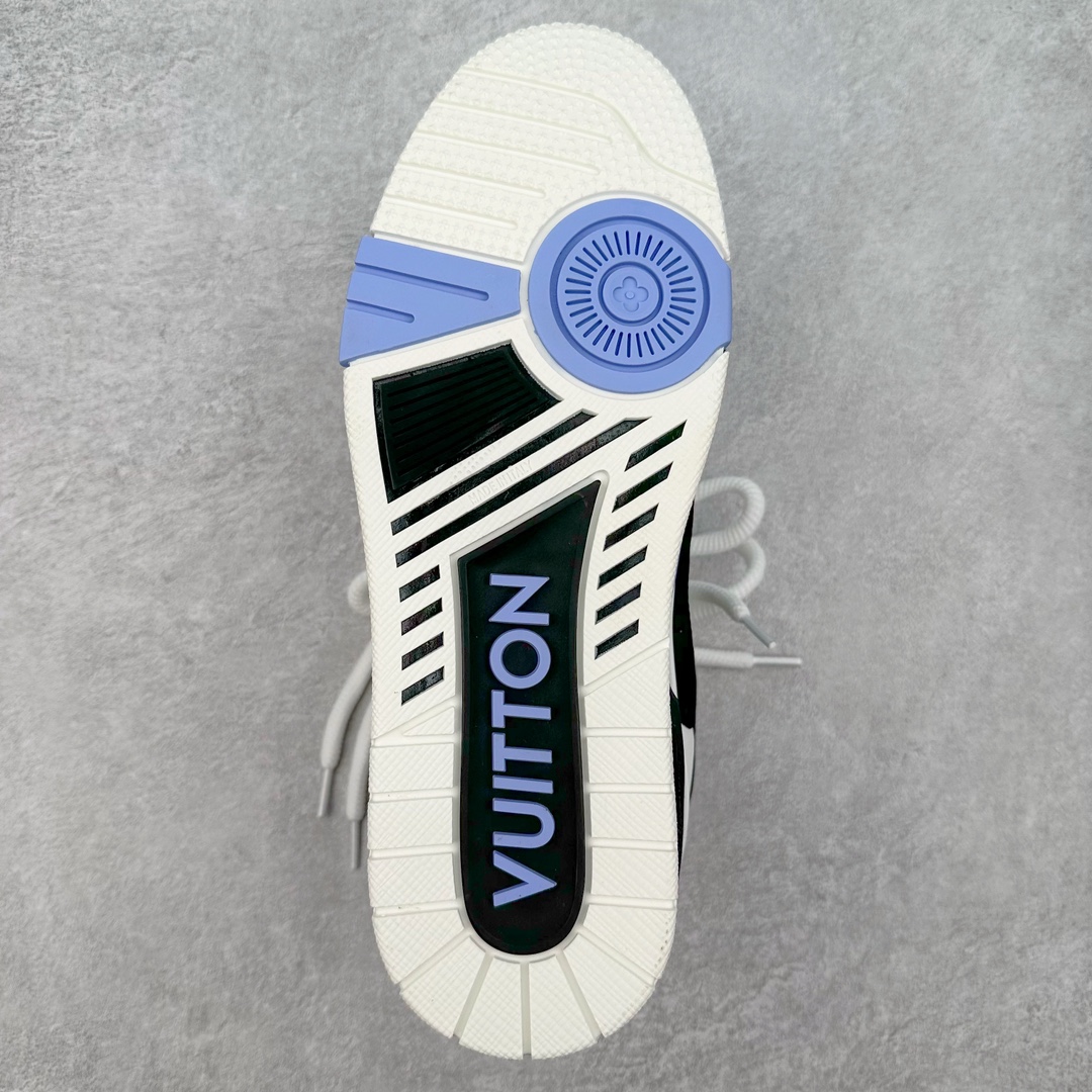 图片[9]-LOUIS VUITTON Skate lv小牛皮超大花朵印花低帮板鞋 市场所有版本中综合最强的货品 GD实力大厂出品 全网最全配色更新最快 最成熟的做工稳定的品控 完美鞋型超高的清洁度 零毛边线头瑕疵 全套原楦原纸版原鞋开模 全网最具灵魂的版型 正确原装黄色鞋盒 正确中底印花 鞋面印花3D高频深度立体 全鞋电脑针车 紧密相连 针距密度一致 环保乳胶注塑鞋垫 厚度脚感还原原版 皮面裁剪部位 统一油边封口工艺 原装橡胶大底含胶量大底组合零偏差 专柜全套包装 防尘袋 说明书 质保卡 男女鞋 尺码：35 36 37 38 39 40 41 42 43 44 45-选品中心