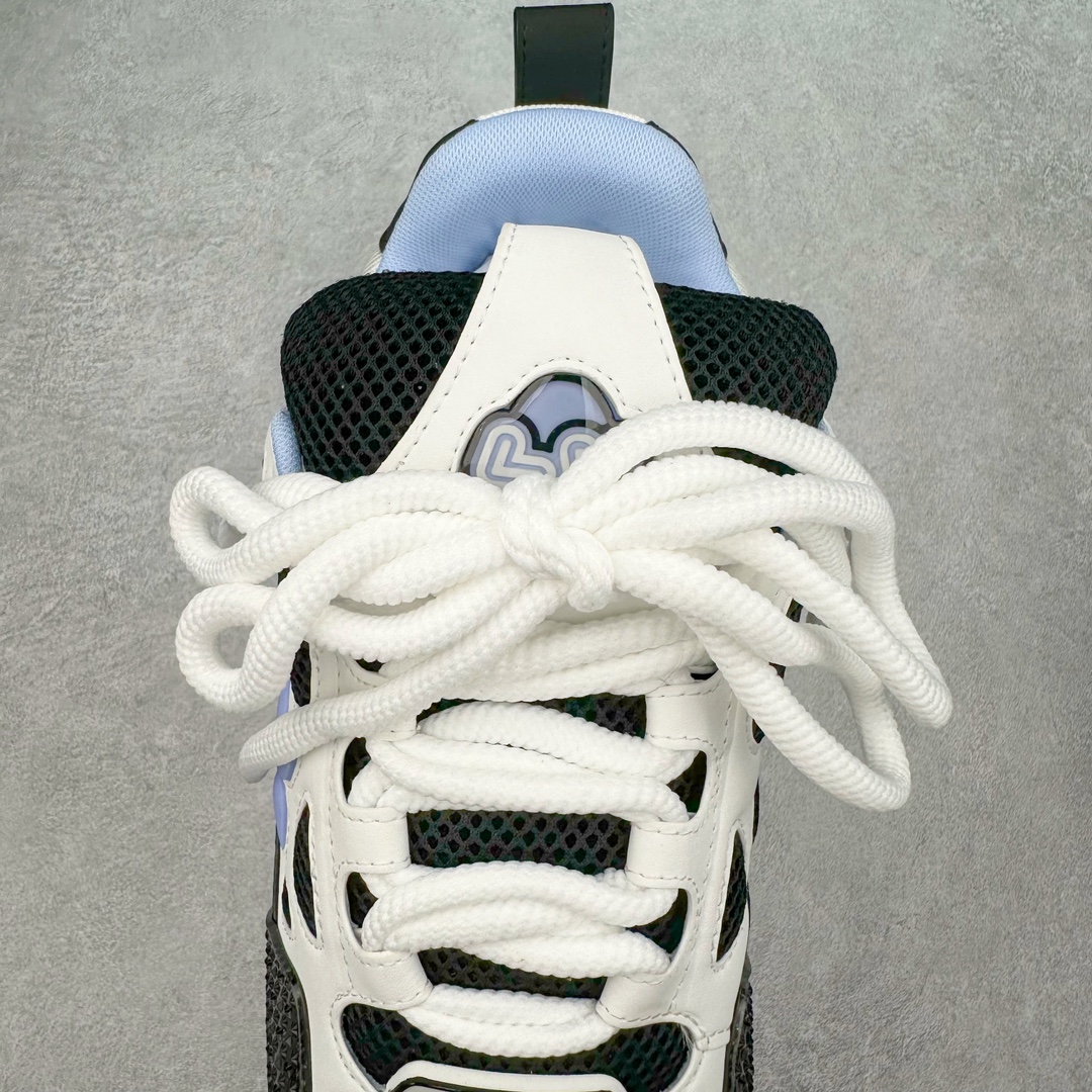 图片[5]-LOUIS VUITTON Skate lv小牛皮超大花朵印花低帮板鞋 市场所有版本中综合最强的货品 GD实力大厂出品 全网最全配色更新最快 最成熟的做工稳定的品控 完美鞋型超高的清洁度 零毛边线头瑕疵 全套原楦原纸版原鞋开模 全网最具灵魂的版型 正确原装黄色鞋盒 正确中底印花 鞋面印花3D高频深度立体 全鞋电脑针车 紧密相连 针距密度一致 环保乳胶注塑鞋垫 厚度脚感还原原版 皮面裁剪部位 统一油边封口工艺 原装橡胶大底含胶量大底组合零偏差 专柜全套包装 防尘袋 说明书 质保卡 男女鞋 尺码：35 36 37 38 39 40 41 42 43 44 45-选品中心