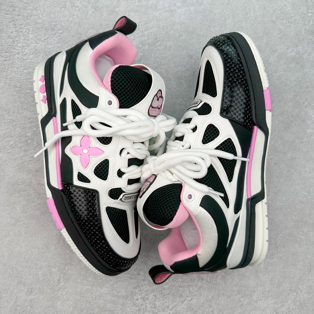 图片[3]-LOUIS VUITTON Skate lv小牛皮超大花朵印花低帮板鞋 市场所有版本中综合最强的货品 GD实力大厂出品 全网最全配色更新最快 最成熟的做工稳定的品控 完美鞋型超高的清洁度 零毛边线头瑕疵 全套原楦原纸版原鞋开模 全网最具灵魂的版型 正确原装黄色鞋盒 正确中底印花 鞋面印花3D高频深度立体 全鞋电脑针车 紧密相连 针距密度一致 环保乳胶注塑鞋垫 厚度脚感还原原版 皮面裁剪部位 统一油边封口工艺 原装橡胶大底含胶量大底组合零偏差 专柜全套包装 防尘袋 说明书 质保卡 男女鞋 尺码：35 36 37 38 39 40 41 42 43 44 45-选品中心