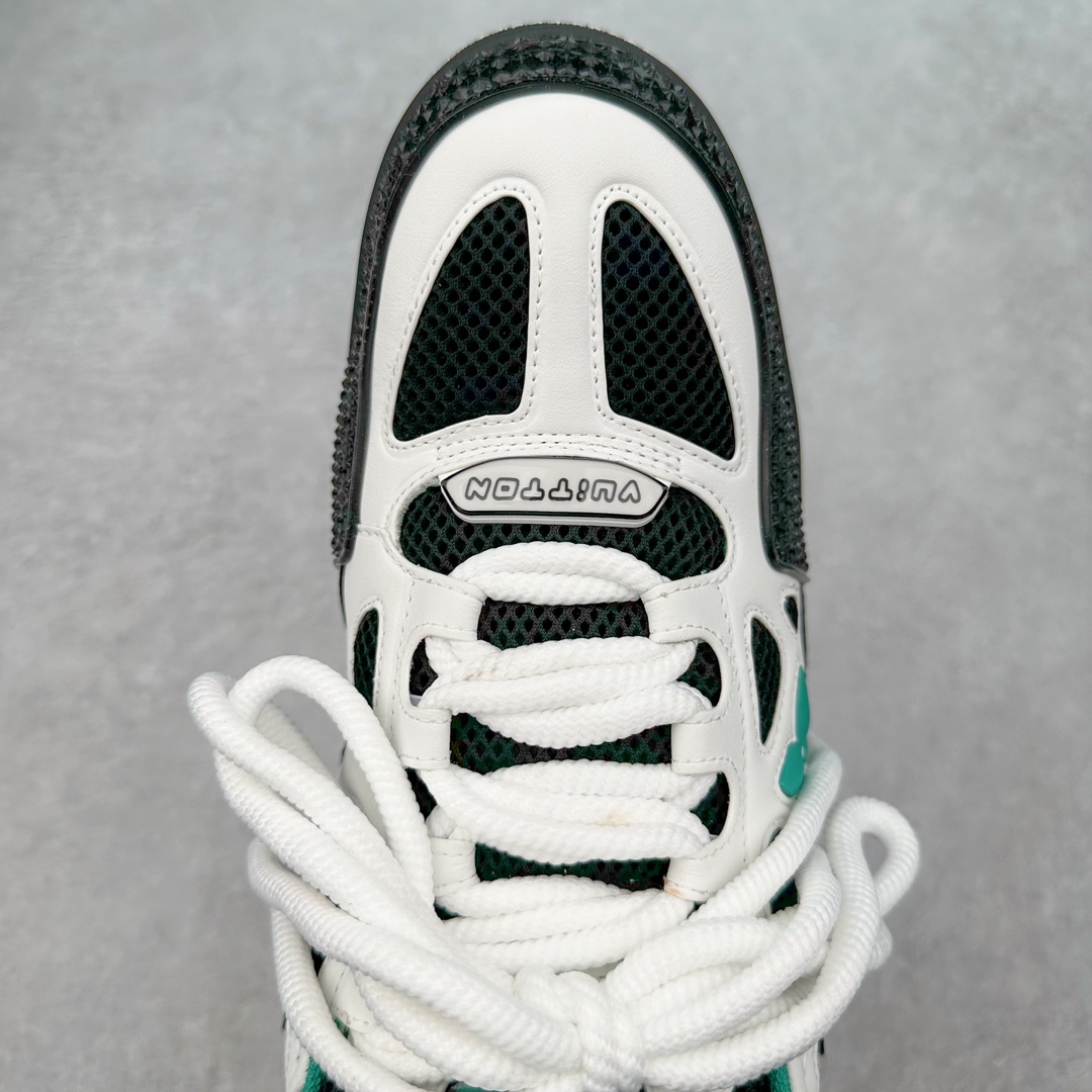 图片[4]-LOUIS VUITTON Skate lv小牛皮超大花朵印花低帮板鞋 市场所有版本中综合最强的货品 GD实力大厂出品 全网最全配色更新最快 最成熟的做工稳定的品控 完美鞋型超高的清洁度 零毛边线头瑕疵 全套原楦原纸版原鞋开模 全网最具灵魂的版型 正确原装黄色鞋盒 正确中底印花 鞋面印花3D高频深度立体 全鞋电脑针车 紧密相连 针距密度一致 环保乳胶注塑鞋垫 厚度脚感还原原版 皮面裁剪部位 统一油边封口工艺 原装橡胶大底含胶量大底组合零偏差 专柜全套包装 防尘袋 说明书 质保卡 男女鞋 尺码：35 36 37 38 39 40 41 42 43 44 45-选品中心