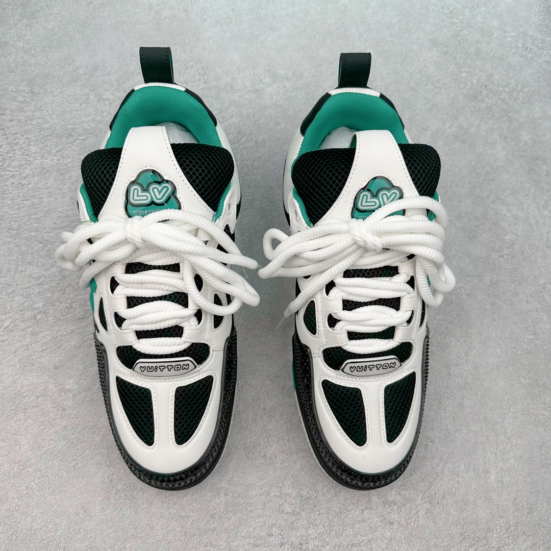 图片[2]-LOUIS VUITTON Skate lv小牛皮超大花朵印花低帮板鞋 市场所有版本中综合最强的货品 GD实力大厂出品 全网最全配色更新最快 最成熟的做工稳定的品控 完美鞋型超高的清洁度 零毛边线头瑕疵 全套原楦原纸版原鞋开模 全网最具灵魂的版型 正确原装黄色鞋盒 正确中底印花 鞋面印花3D高频深度立体 全鞋电脑针车 紧密相连 针距密度一致 环保乳胶注塑鞋垫 厚度脚感还原原版 皮面裁剪部位 统一油边封口工艺 原装橡胶大底含胶量大底组合零偏差 专柜全套包装 防尘袋 说明书 质保卡 男女鞋 尺码：35 36 37 38 39 40 41 42 43 44 45-选品中心