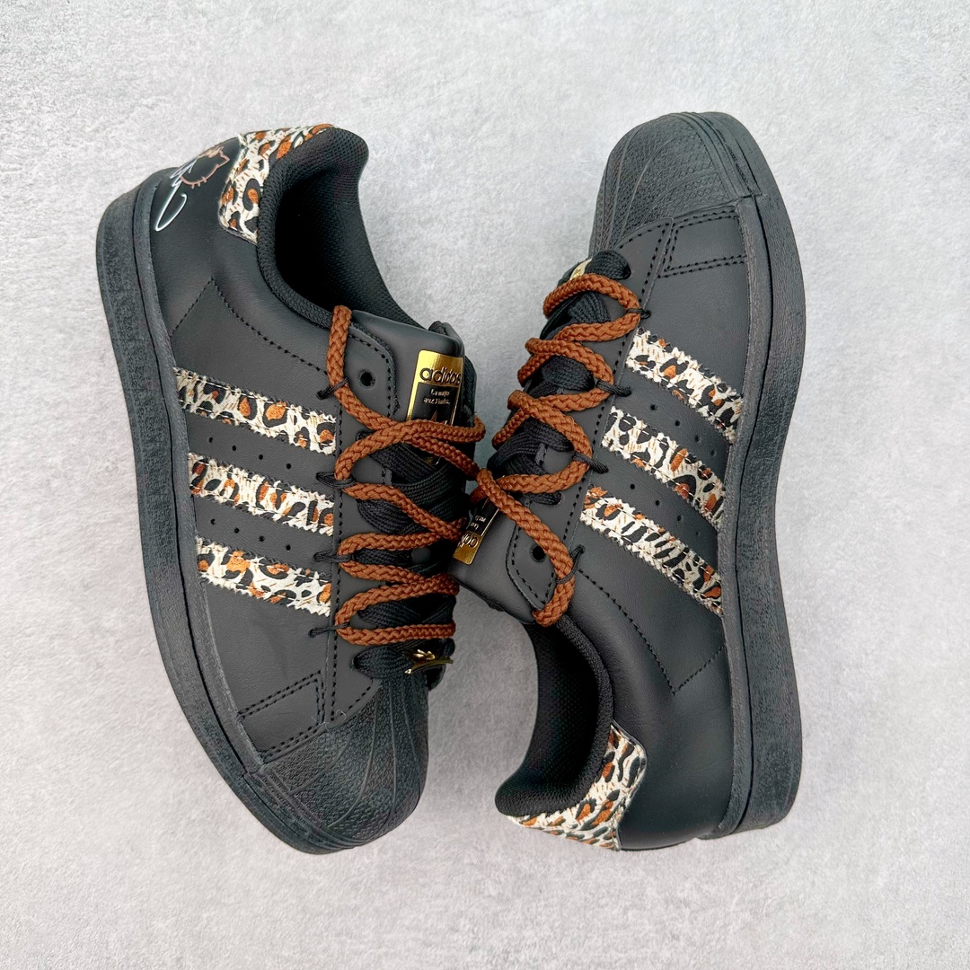 图片[3]-AD Originals Superstar 经典复古贝壳头板鞋 EG4959 诞生于1969年 是第一双将全皮面鞋 身与橡胶鞋头结合在一起的低帮篮球鞋 Superstar最开始 是作为高帮篮球鞋Pro Model的低帮版本而出现的 但因为其独特和醒目的橡胶鞋头造型而让大家熟知 被大家形象地称为\\\”shelltoe\\\”贝壳头 在70年代的美国职业篮球场上 接近3/4的NBA球员都将这双Superstar作为场上用鞋 80年代之后 经过不断的改良和发展 Superstar逐渐成为横跨时装、音乐、街头文化、休闲和运动等各大领域的时尚潮鞋 尺码：36 36.5 37 38 38.5 39 40 40.5 41 42 42.5 43 44 44.5 45-选品中心