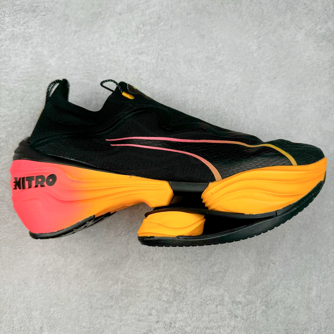PUMA Fast-R Nitro Elite 彪马系带织物减震防滑耐磨碳板低帮跑步鞋 1、随着竞速跑鞋市场竞争愈发激烈，多数品牌都已经告别了材料和科技堆砌的阶段，进入到在已有科技基础上的精细研磨阶段，如何将新的材料和技术用更合理的工艺为跑鞋带来卓越性能和轻弹脚感成为主要趋势，经过一年的沉淀迭代，PUMA 最新一代比赛日竞速鞋 FAST-R 2 NITRO™ ELITE 正式发布。 2、昨日的蒸蒸日上迎新跑中，沙宇超和陈为芬二人上脚的正是这款鞋，这也是 Fast-R 2 在国内的首次亮相。 3、日本最负盛名的国民接力赛事箱根驿传 100 周年的比赛激战正酣，PUMA 为此也特意推出了 1000 双限量版配色 Fast-R 2 NITRO™ Elite Ekiden Rush。 4、跑野开箱的正是其中一双，箱根无弱旅，在今天的箱根驿传比赛中，参赛队伍立教大学（Rikkyo Univeristy）正是由 PUMA 赞助，这双箱根款鞋身外侧有明显的箱根 100 周年标志，鞋身内侧的接力襷带，则是与赛场上奔跑的立教大学队员们参赛服装的主题色紫色一致，这一设计也扣住了箱根驿传的精华，那就是年轻人最纯粹的极速奔跑以及在一根襷带上的母校荣耀。 5、整体外观方面，前后跟分离式的标志性设计得到延续，中间则是通过 PWRPLATE 碳板相互连接，但这一代碳板延伸面积扩展至脚趾外侧区域，增加了触地面积和区间，为跑动带来更好过渡并在离地时提供更强推动力。 6、厚度方面，Fast-R 2 鞋底厚度顶到了符合正式比赛规定的最大厚度（40 mm）限值，由此得到了缓震与回弹性能最大限度的提升。 7、中底方面，采用 PUMA 最顶级的 NITRO™ ELITE 氮气缓震科技，保证缓冲的基础上追求极致轻量化，与前代产品相比，Fast-R 2 能量存储增加 22%，能量回馈增加46%。 8、两个数值的大幅提升带来的脚感会截然不同，Fast-R 2 有着更轻盈且更经济的跑动反馈，用一个直观数据量化：对一位 230 的马拉松选手来说，这双鞋能节省 1 分 23 秒的完赛时间。 9、鞋面方面，采用新一代 ULTRAWEAVE 鞋面，比上一代鞋面材料轻 20%，内侧仍旧搭载 PWRTAPE 加强筋，确保跑动过程中的轻盈贴合与稳固支撑。 10、大底方面，PUMAGRIP 外底可以应对不同路面，水泥路、柏油路、湿滑地面都有出色的止滑和抓地性能。 11、穿上这双 Fast-R 2，在比赛日也能跑出美洲狮一样迅捷的步伐。 尺码：36 36.5 37.5 38 38.5 39 40 40.5 41 42 42.5 43 44 44.5 45-选品中心