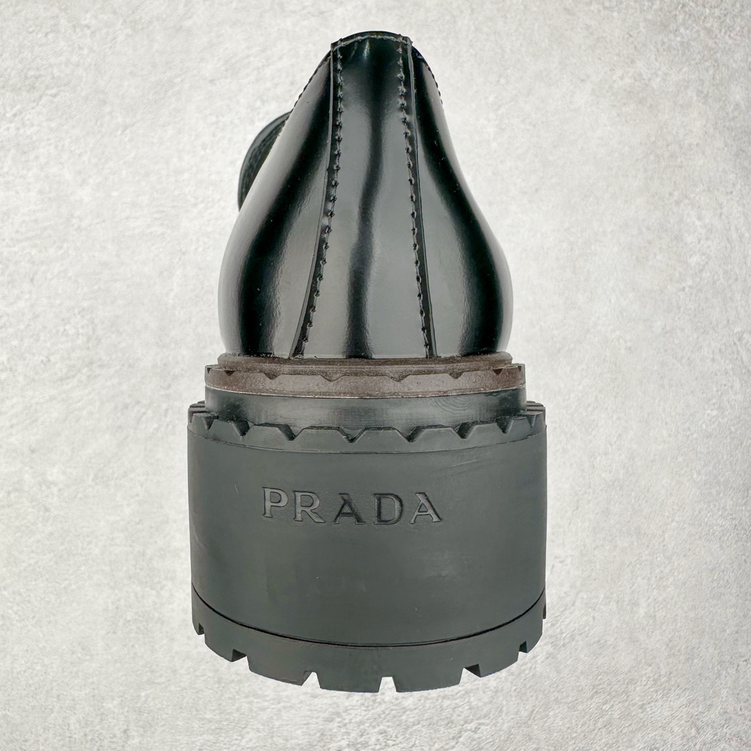 图片[8]-PRADAN 2023年春夏最好的穿的乐福鞋 没有之一鞋型秀气大方 三角标加持 高级感拉满 无论日常通勤还是小场合都能穿出气场意大利著名的奢侈品品牌 普拉达这款牛皮面演绎prada式的黑暗优雅风情 鞋头很是秀气 鞋楦的复古与时尚平衡的非常好 没有平时别的款式的呆板整体是休闲时尚风 风格简约大方 舒适轻便 小牛皮鞋面超级软触感亲肤而光滑 很显质感也很好打理 设计摆脱路人感 打破沉闷单调 真的超级清秀百搭 而且这款增高效果一绝 特别有英伦风但又不是太过于复古的也很符合都市年轻人的审美 尺码：35 36 37 38 39 40-选品中心