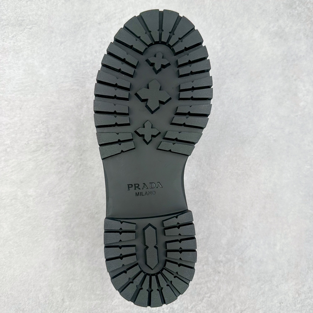 图片[9]-PRADAN 2023年春夏最好的穿的乐福鞋 没有之一鞋型秀气大方 三角标加持 高级感拉满 无论日常通勤还是小场合都能穿出气场意大利著名的奢侈品品牌 普拉达这款牛皮面演绎prada式的黑暗优雅风情 鞋头很是秀气 鞋楦的复古与时尚平衡的非常好 没有平时别的款式的呆板整体是休闲时尚风 风格简约大方 舒适轻便 小牛皮鞋面超级软触感亲肤而光滑 很显质感也很好打理 设计摆脱路人感 打破沉闷单调 真的超级清秀百搭 而且这款增高效果一绝 特别有英伦风但又不是太过于复古的也很符合都市年轻人的审美 尺码：35 36 37 38 39 40-选品中心