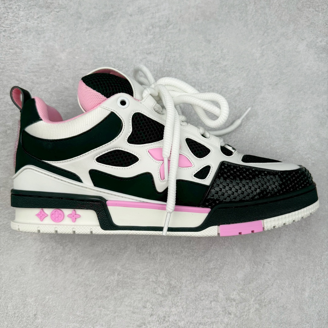 LOUIS VUITTON Skate lv小牛皮超大花朵印花低帮板鞋 市场所有版本中综合最强的货品 GD实力大厂出品 全网最全配色更新最快 最成熟的做工稳定的品控 完美鞋型超高的清洁度 零毛边线头瑕疵 全套原楦原纸版原鞋开模 全网最具灵魂的版型 正确原装黄色鞋盒 正确中底印花 鞋面印花3D高频深度立体 全鞋电脑针车 紧密相连 针距密度一致 环保乳胶注塑鞋垫 厚度脚感还原原版 皮面裁剪部位 统一油边封口工艺 原装橡胶大底含胶量大底组合零偏差 专柜全套包装 防尘袋 说明书 质保卡 男女鞋 尺码：35 36 37 38 39 40 41 42 43 44 45-选品中心