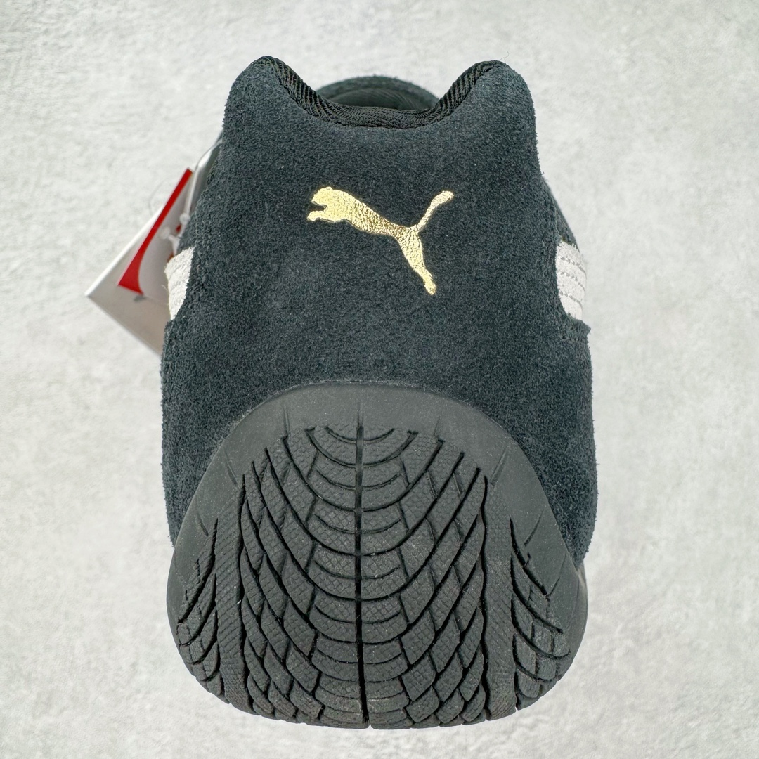 图片[8]-＃S2纯原 PUMA Speedca OG 彪马极速赛车系列低帮德训风拼接复古百搭休闲运动赛车鞋 鞋款从80、90年代赛车手所穿的防火赛车鞋为原型，鞋身线条模仿了赛车的流线廓形，体现了空气动力学原理的结构。简约流畅的外观，恰好又和贯穿其中的Formstrip Logo融合恰到好处，视觉上细节丰富且协调。本次Speedcat OG鞋款归来，最大看点自然式保留了窄版鞋型以及薄底构造。这两年各品牌鞋底越做越厚，Speedcat反其道而行之，上脚几乎无鞋底的效果带来耳目一新的视觉体验。鞋面依旧是以质感细腻的麂皮材质打造，并且大面积近乎全包裹的使用，复古味道也愈发浓烈。配色上更是将最原始的黑色和红色带回，向F1赛车队的标志性队服致敬。相信让各位一眼种草的更多是出挑的大红色，上脚即可瞬间点亮整体造型，在以球鞋为核心的OOTD中脱颖而出。而另一款黑色则是低调的万金油，彰显新潮个性的同时又不喧宾夺主，也是热爱简约系穿搭朋友的首选。 尺码：36 37 37.5 38 38.5 39 40 40.5 41 42 42.5 43 44 44.5 45 46-选品中心