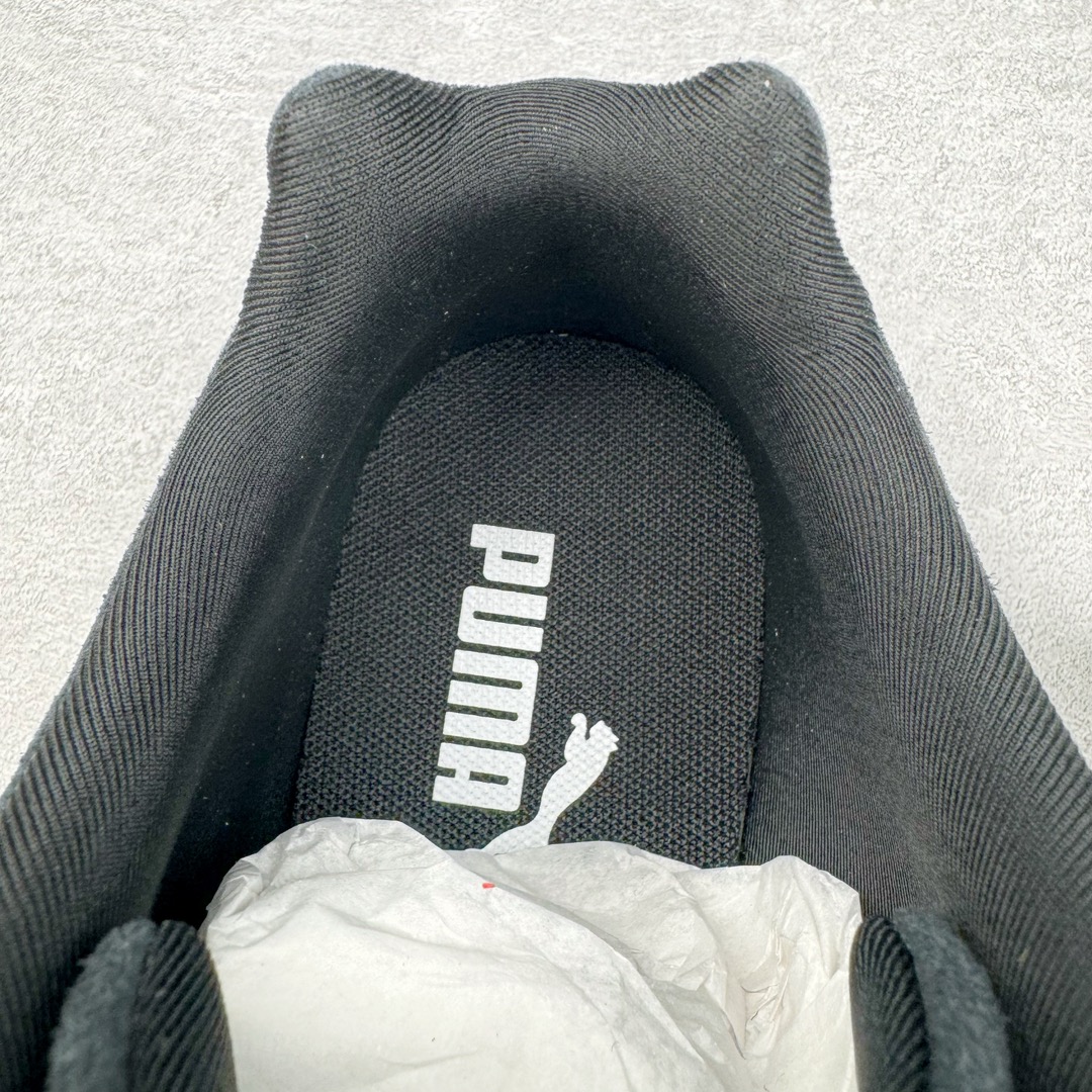 图片[12]-＃S2纯原 PUMA Speedca OG 彪马极速赛车系列低帮德训风拼接复古百搭休闲运动赛车鞋 鞋款从80、90年代赛车手所穿的防火赛车鞋为原型，鞋身线条模仿了赛车的流线廓形，体现了空气动力学原理的结构。简约流畅的外观，恰好又和贯穿其中的Formstrip Logo融合恰到好处，视觉上细节丰富且协调。本次Speedcat OG鞋款归来，最大看点自然式保留了窄版鞋型以及薄底构造。这两年各品牌鞋底越做越厚，Speedcat反其道而行之，上脚几乎无鞋底的效果带来耳目一新的视觉体验。鞋面依旧是以质感细腻的麂皮材质打造，并且大面积近乎全包裹的使用，复古味道也愈发浓烈。配色上更是将最原始的黑色和红色带回，向F1赛车队的标志性队服致敬。相信让各位一眼种草的更多是出挑的大红色，上脚即可瞬间点亮整体造型，在以球鞋为核心的OOTD中脱颖而出。而另一款黑色则是低调的万金油，彰显新潮个性的同时又不喧宾夺主，也是热爱简约系穿搭朋友的首选。 尺码：36 37 37.5 38 38.5 39 40 40.5 41 42 42.5 43 44 44.5 45 46-选品中心