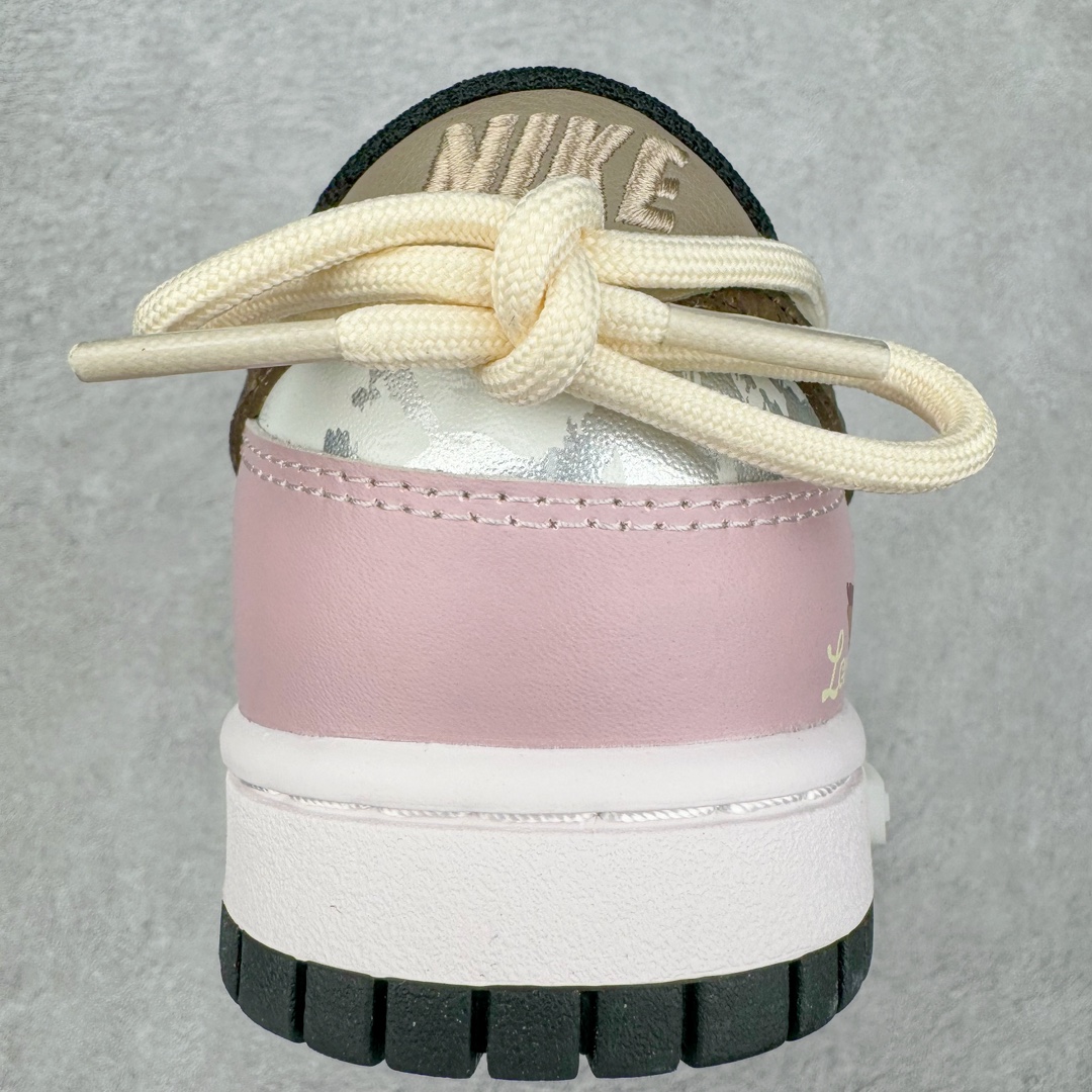 图片[8]-＃YC纯原 NK Dunk Low 心动邮件 心蔷 CW1590-100 定制系列天花板 无原鞋不开发 全系列得物原鞋一比一校对开发 配色持续更新中 终端对接 优势输出 全套原厂楦头原纸板数据档案倾力打造 原汁原味莞产 极致还原 圈内最强针车工艺 高端零售指定版 广东原厂配套原盒原标 鞋盒分三个尺码段 原厂冲刀 超高清洁度 全鞋零毛边皮料切割 采用原厂百宏鞋带以及原厂百宏织唛舌标 内标可供原厂几率过验 进口原装条纹中底布 四线拉帮白色点胶 原厂拉帮手法遵循公司 原厂电绣 极致还原 尺码：35.5 36 36.5 37.5 38 38.5 39 40-选品中心