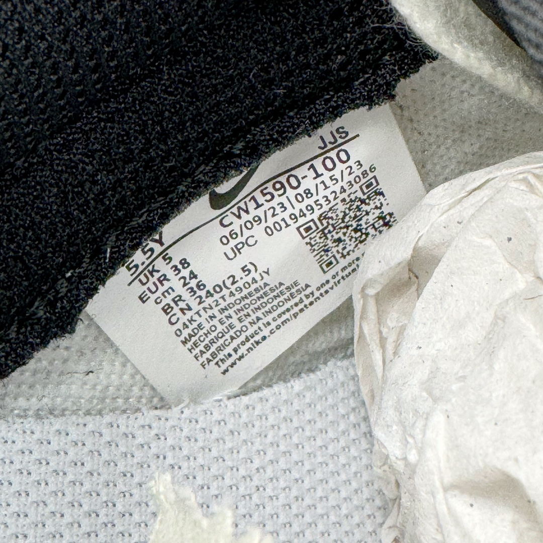 图片[12]-＃YC纯原 NK Dunk Low 心动邮件 心蔷 CW1590-100 定制系列天花板 无原鞋不开发 全系列得物原鞋一比一校对开发 配色持续更新中 终端对接 优势输出 全套原厂楦头原纸板数据档案倾力打造 原汁原味莞产 极致还原 圈内最强针车工艺 高端零售指定版 广东原厂配套原盒原标 鞋盒分三个尺码段 原厂冲刀 超高清洁度 全鞋零毛边皮料切割 采用原厂百宏鞋带以及原厂百宏织唛舌标 内标可供原厂几率过验 进口原装条纹中底布 四线拉帮白色点胶 原厂拉帮手法遵循公司 原厂电绣 极致还原 尺码：35.5 36 36.5 37.5 38 38.5 39 40-选品中心