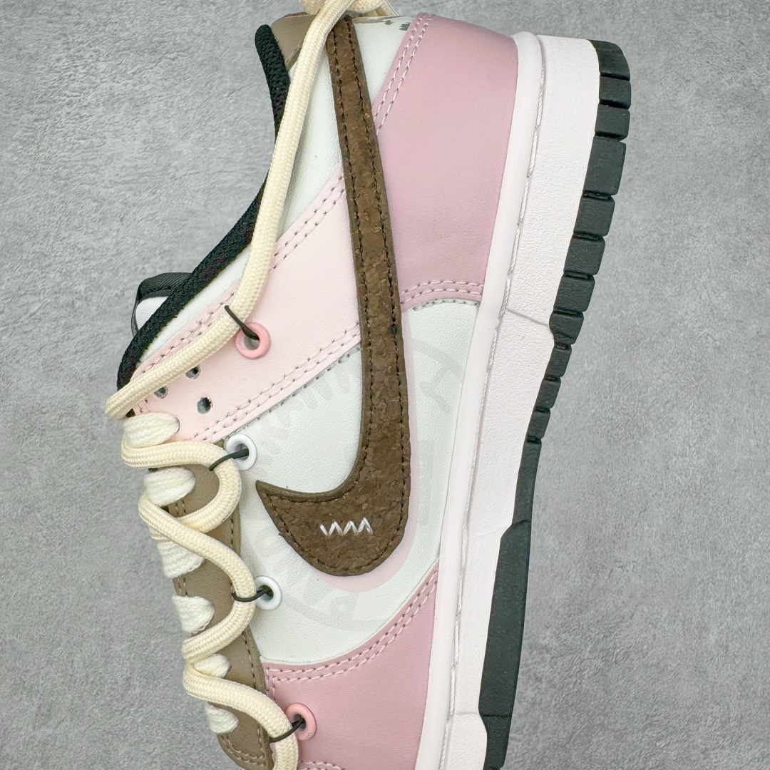 图片[7]-＃YC纯原 NK Dunk Low 心动邮件 心蔷 CW1590-100 定制系列天花板 无原鞋不开发 全系列得物原鞋一比一校对开发 配色持续更新中 终端对接 优势输出 全套原厂楦头原纸板数据档案倾力打造 原汁原味莞产 极致还原 圈内最强针车工艺 高端零售指定版 广东原厂配套原盒原标 鞋盒分三个尺码段 原厂冲刀 超高清洁度 全鞋零毛边皮料切割 采用原厂百宏鞋带以及原厂百宏织唛舌标 内标可供原厂几率过验 进口原装条纹中底布 四线拉帮白色点胶 原厂拉帮手法遵循公司 原厂电绣 极致还原 尺码：35.5 36 36.5 37.5 38 38.5 39 40-选品中心