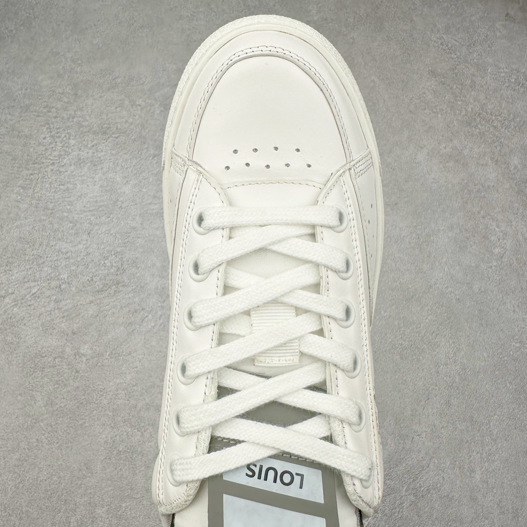 图片[4]-Louis Vuitton 路易威登 lv Time Out 低帮时尚运动板鞋 为舒软小牛皮革压印金属质感 Monogram 图案 再令 Louis 和vuitton 装饰点缀鞋带 与卢勒克斯金属线共同 释放莹泽光芒 搭配后部 Monogram帆布饰边和加厚胎面橡胶外底 鞋面胎牛皮和进口PVC制裁而成 高密度进口电脑车线工艺、经典LOGO跟PVC完美结合 原版大底开模 内里采用进口羊皮 超软皮内里+鞋垫 最新LV/路易威登 杨幂 关晓彤 官方等多明星网红同款 快手抖音等多平台热推 尺码：35 36 37 38 39 40 41 42 43 44-选品中心