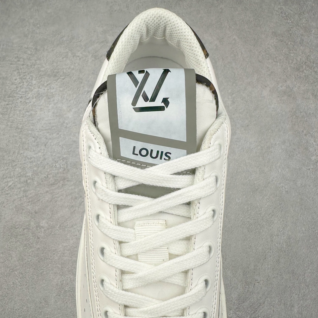 图片[5]-Louis Vuitton 路易威登 lv Time Out 低帮时尚运动板鞋 为舒软小牛皮革压印金属质感 Monogram 图案 再令 Louis 和vuitton 装饰点缀鞋带 与卢勒克斯金属线共同 释放莹泽光芒 搭配后部 Monogram帆布饰边和加厚胎面橡胶外底 鞋面胎牛皮和进口PVC制裁而成 高密度进口电脑车线工艺、经典LOGO跟PVC完美结合 原版大底开模 内里采用进口羊皮 超软皮内里+鞋垫 最新LV/路易威登 杨幂 关晓彤 官方等多明星网红同款 快手抖音等多平台热推 尺码：35 36 37 38 39 40 41 42 43 44-选品中心