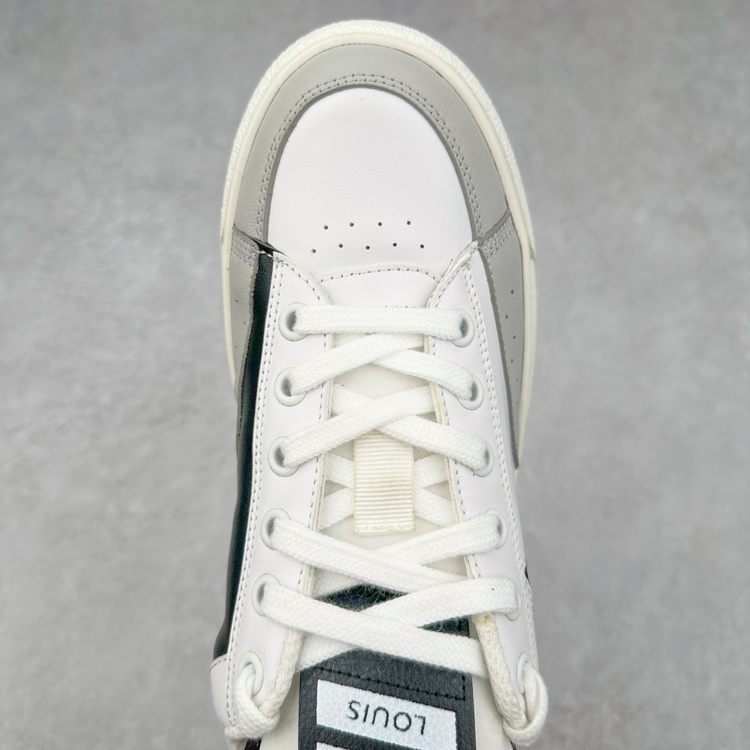 图片[4]-Louis Vuitton 路易威登 lv Time Out 低帮时尚运动板鞋 为舒软小牛皮革压印金属质感 Monogram 图案 再令 Louis 和vuitton 装饰点缀鞋带 与卢勒克斯金属线共同 释放莹泽光芒 搭配后部 Monogram帆布饰边和加厚胎面橡胶外底 鞋面胎牛皮和进口PVC制裁而成 高密度进口电脑车线工艺、经典LOGO跟PVC完美结合 原版大底开模 内里采用进口羊皮 超软皮内里+鞋垫 最新LV/路易威登 杨幂 关晓彤 官方等多明星网红同款 快手抖音等多平台热推 尺码：35 36 37 38 39 40 41 42 43 44-选品中心