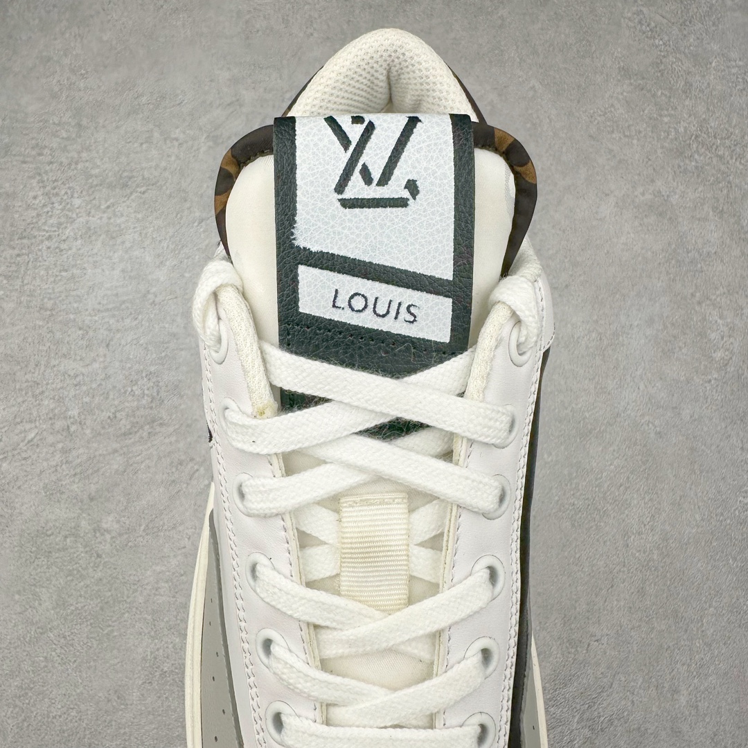 图片[5]-Louis Vuitton 路易威登 lv Time Out 低帮时尚运动板鞋 为舒软小牛皮革压印金属质感 Monogram 图案 再令 Louis 和vuitton 装饰点缀鞋带 与卢勒克斯金属线共同 释放莹泽光芒 搭配后部 Monogram帆布饰边和加厚胎面橡胶外底 鞋面胎牛皮和进口PVC制裁而成 高密度进口电脑车线工艺、经典LOGO跟PVC完美结合 原版大底开模 内里采用进口羊皮 超软皮内里+鞋垫 最新LV/路易威登 杨幂 关晓彤 官方等多明星网红同款 快手抖音等多平台热推 尺码：35 36 37 38 39 40 41 42 43 44-选品中心