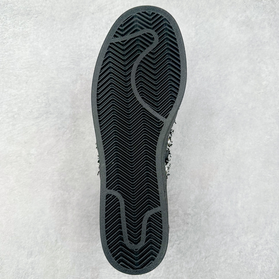 图片[9]-AD Originals Superstar 经典复古贝壳头板鞋 EG4959 诞生于1969年 是第一双将全皮面鞋 身与橡胶鞋头结合在一起的低帮篮球鞋 Superstar最开始 是作为高帮篮球鞋Pro Model的低帮版本而出现的 但因为其独特和醒目的橡胶鞋头造型而让大家熟知 被大家形象地称为\\\”shelltoe\\\”贝壳头 在70年代的美国职业篮球场上 接近3/4的NBA球员都将这双Superstar作为场上用鞋 80年代之后 经过不断的改良和发展 Superstar逐渐成为横跨时装、音乐、街头文化、休闲和运动等各大领域的时尚潮鞋 尺码：36 36.5 37 38 38.5 39 40 40.5 41 42 42.5 43 44 44.5 45-选品中心