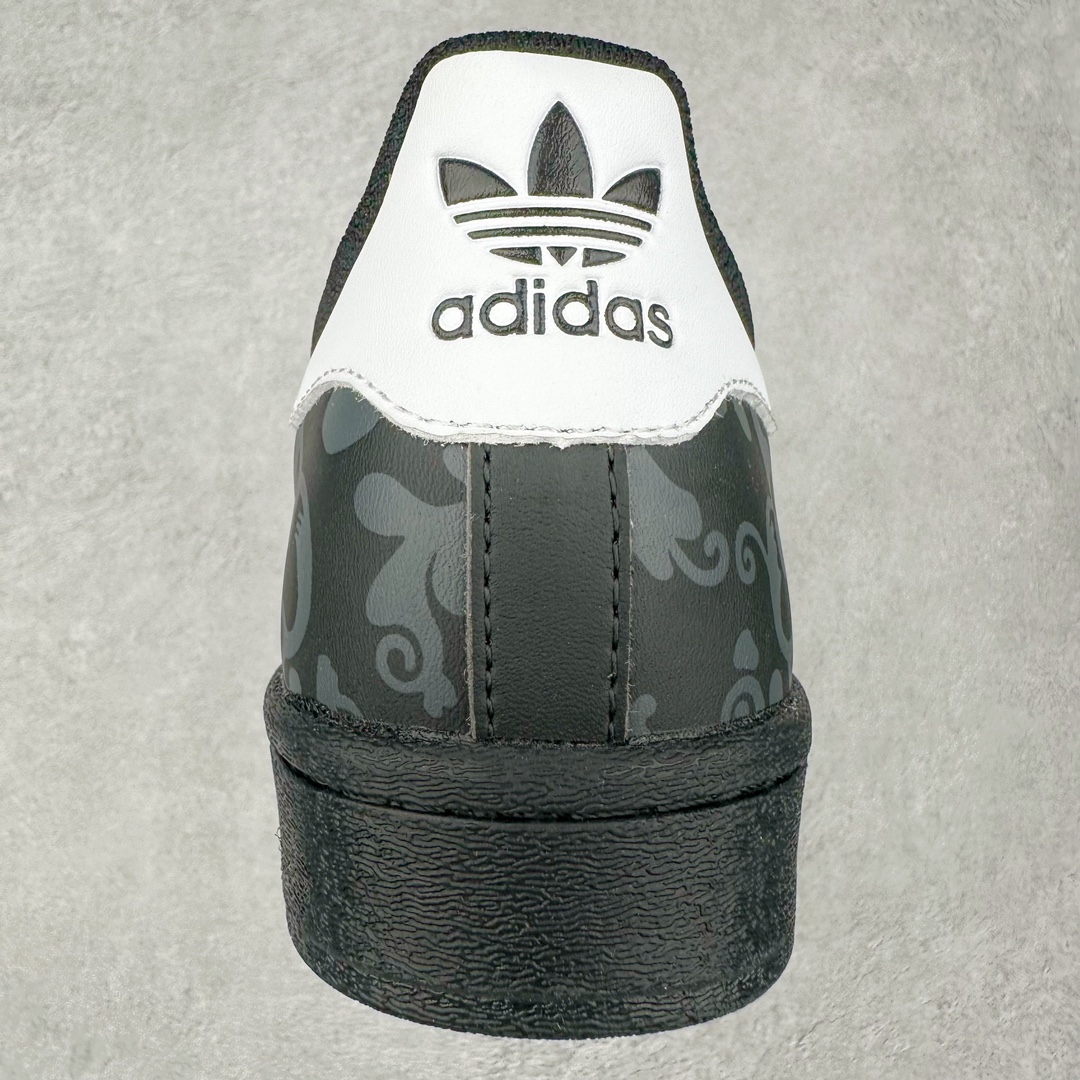 图片[8]-AD Originals Superstar 经典复古贝壳头板鞋 EG4959 诞生于1969年 是第一双将全皮面鞋 身与橡胶鞋头结合在一起的低帮篮球鞋 Superstar最开始 是作为高帮篮球鞋Pro Model的低帮版本而出现的 但因为其独特和醒目的橡胶鞋头造型而让大家熟知 被大家形象地称为\\\”shelltoe\\\”贝壳头 在70年代的美国职业篮球场上 接近3/4的NBA球员都将这双Superstar作为场上用鞋 80年代之后 经过不断的改良和发展 Superstar逐渐成为横跨时装、音乐、街头文化、休闲和运动等各大领域的时尚潮鞋 尺码：36 36.5 37 38 38.5 39 40 40.5 41 42 42.5 43 44 44.5 45-选品中心