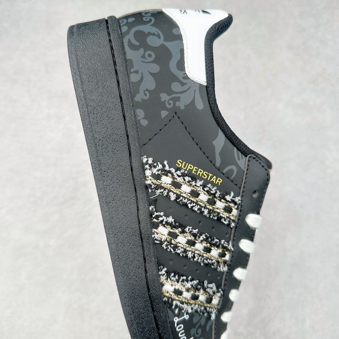 图片[6]-AD Originals Superstar 经典复古贝壳头板鞋 EG4959 诞生于1969年 是第一双将全皮面鞋 身与橡胶鞋头结合在一起的低帮篮球鞋 Superstar最开始 是作为高帮篮球鞋Pro Model的低帮版本而出现的 但因为其独特和醒目的橡胶鞋头造型而让大家熟知 被大家形象地称为\\\”shelltoe\\\”贝壳头 在70年代的美国职业篮球场上 接近3/4的NBA球员都将这双Superstar作为场上用鞋 80年代之后 经过不断的改良和发展 Superstar逐渐成为横跨时装、音乐、街头文化、休闲和运动等各大领域的时尚潮鞋 尺码：36 36.5 37 38 38.5 39 40 40.5 41 42 42.5 43 44 44.5 45-选品中心
